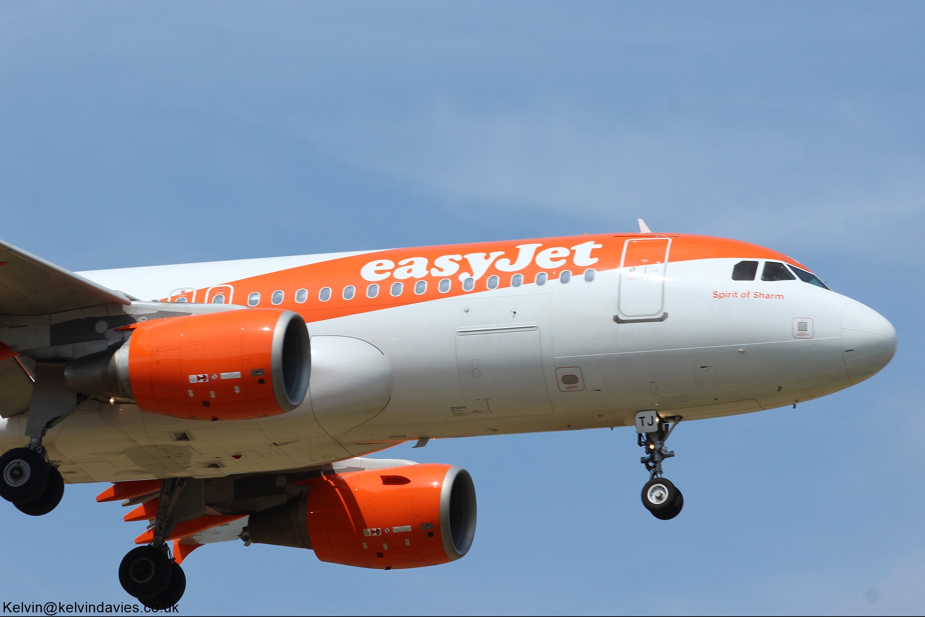 easyJet UK A320 G-EZTJ