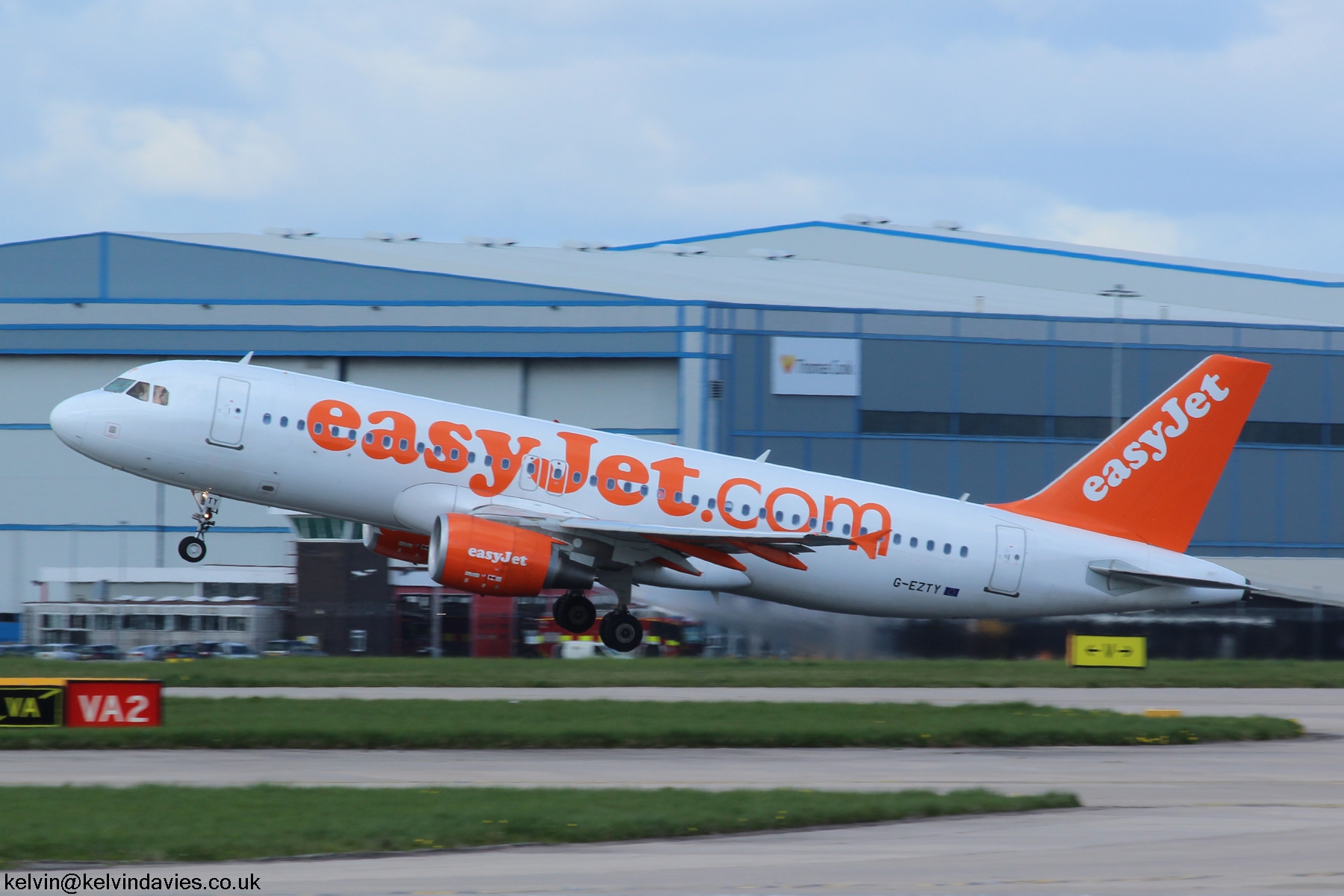 Easyjet A320 G-EZTY