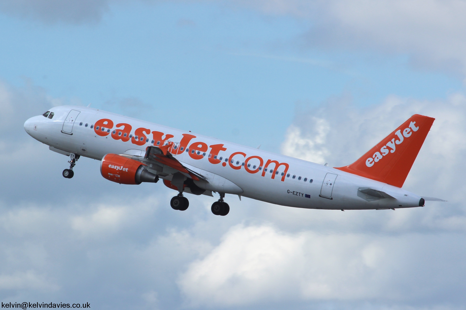 Easyjet A320 G-EZTY