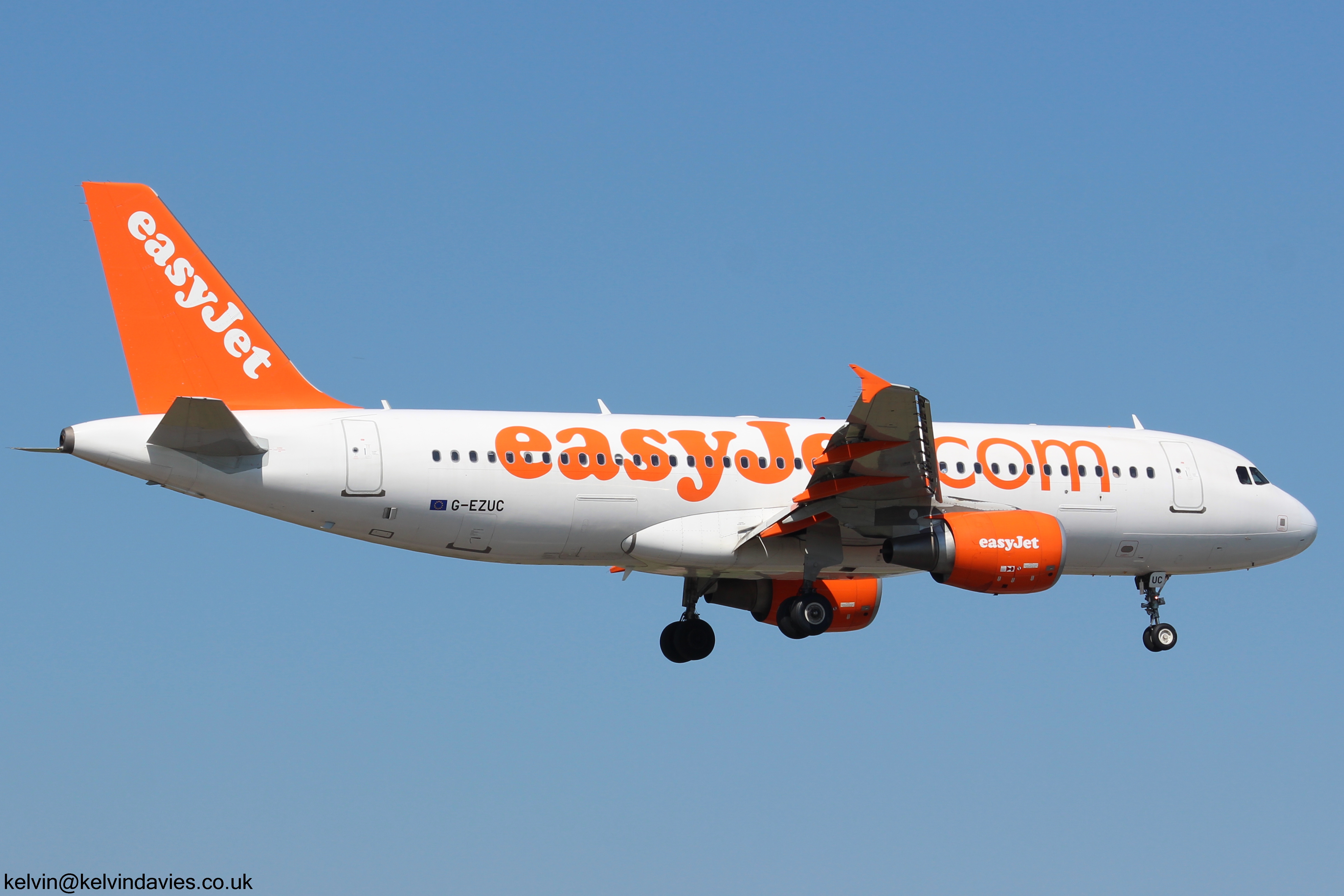 easyJet A320 G-EZUC