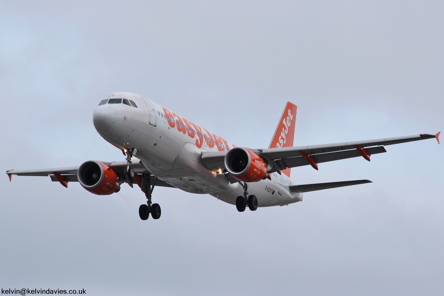 easyJet A320 G-EZUT