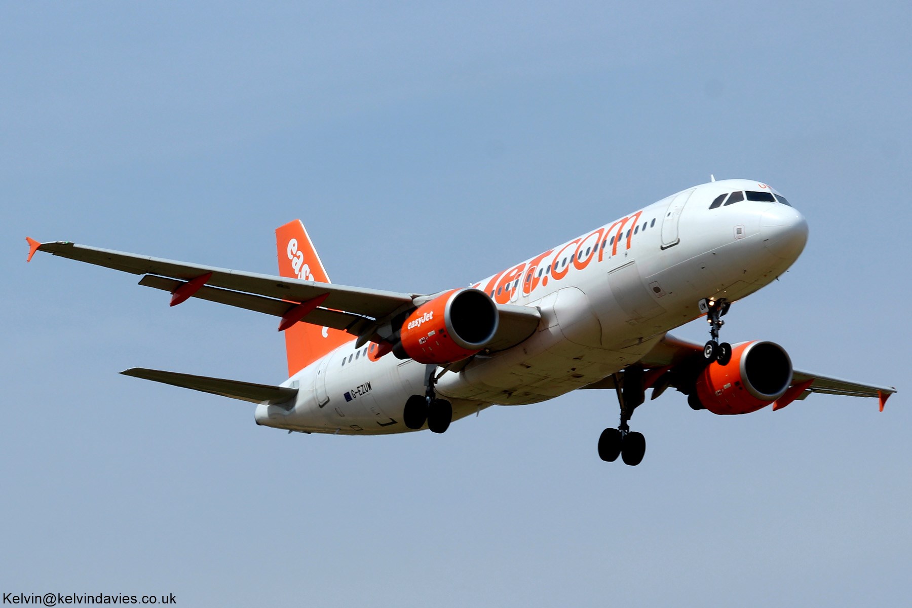 easyJet A320 G-EZUW