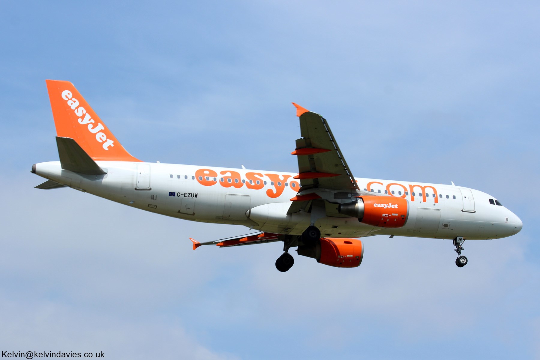 easyJet A320 G-EZUW