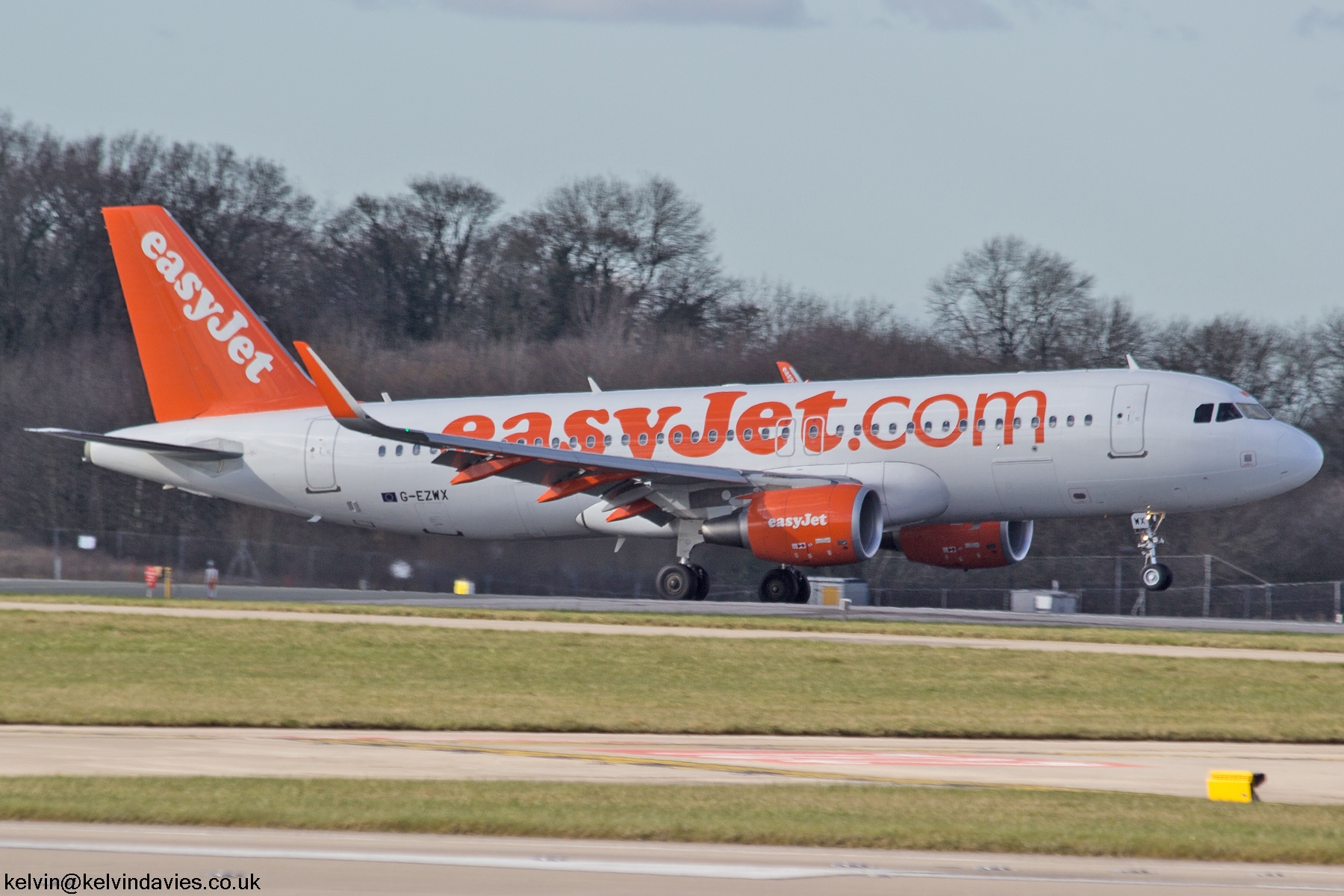 easyJet A320 G-EZWX