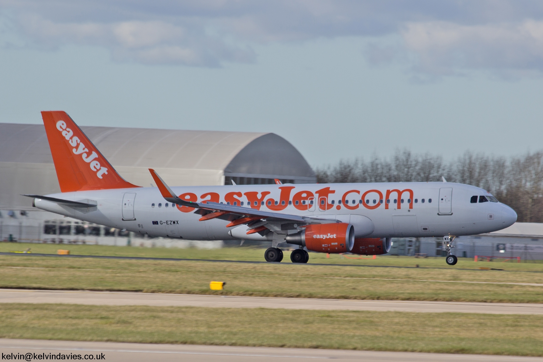 easyJet A320 G-EZWX