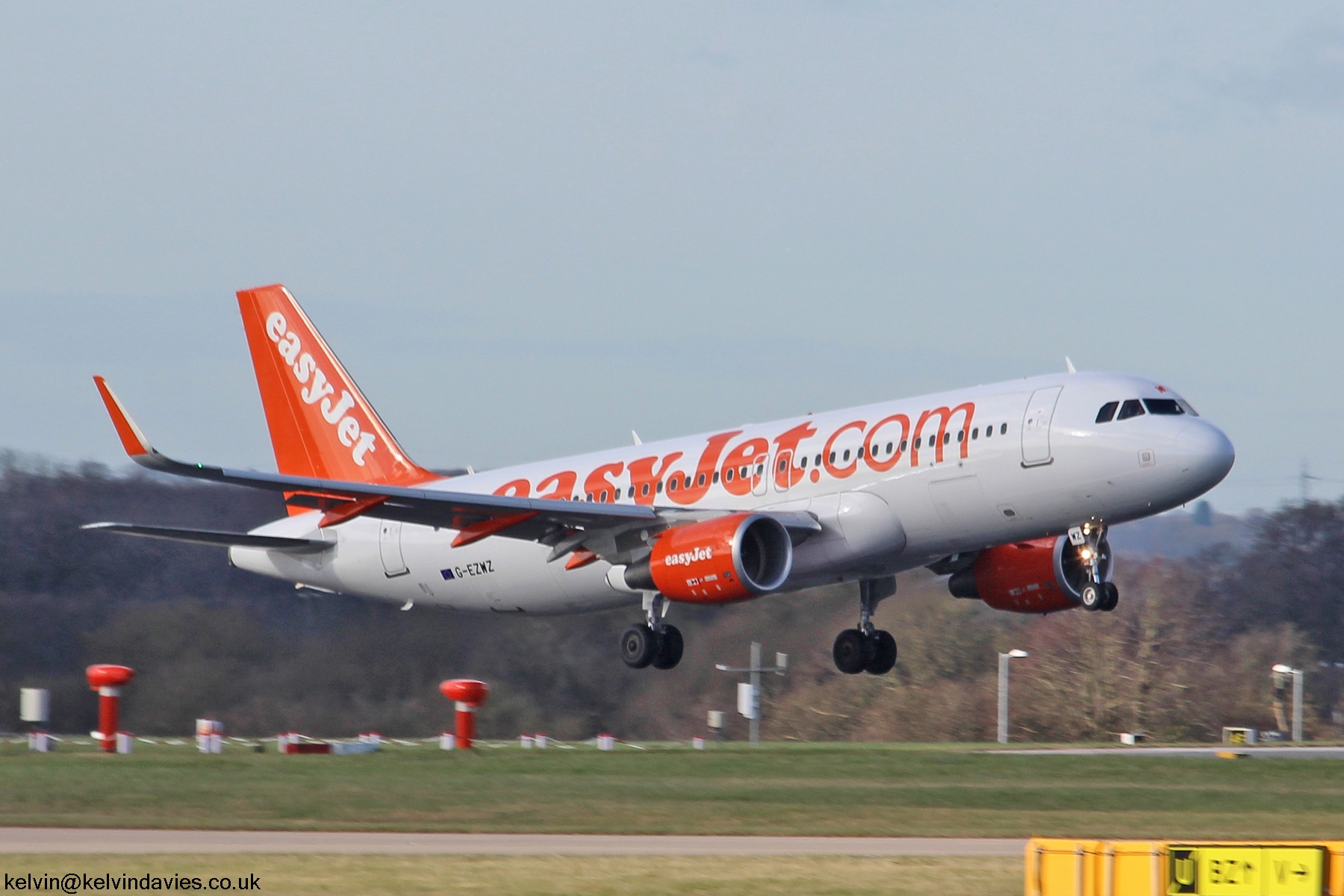 easyJet A320 G-EZWZ