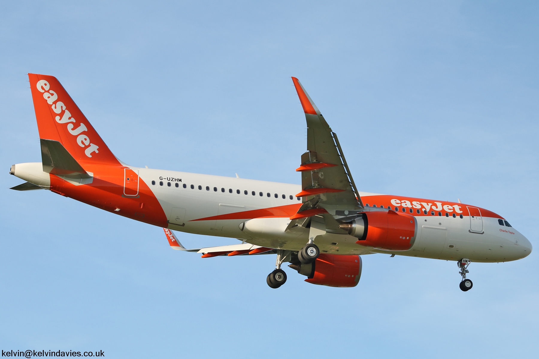 easyJet A320NEO G-UZHM