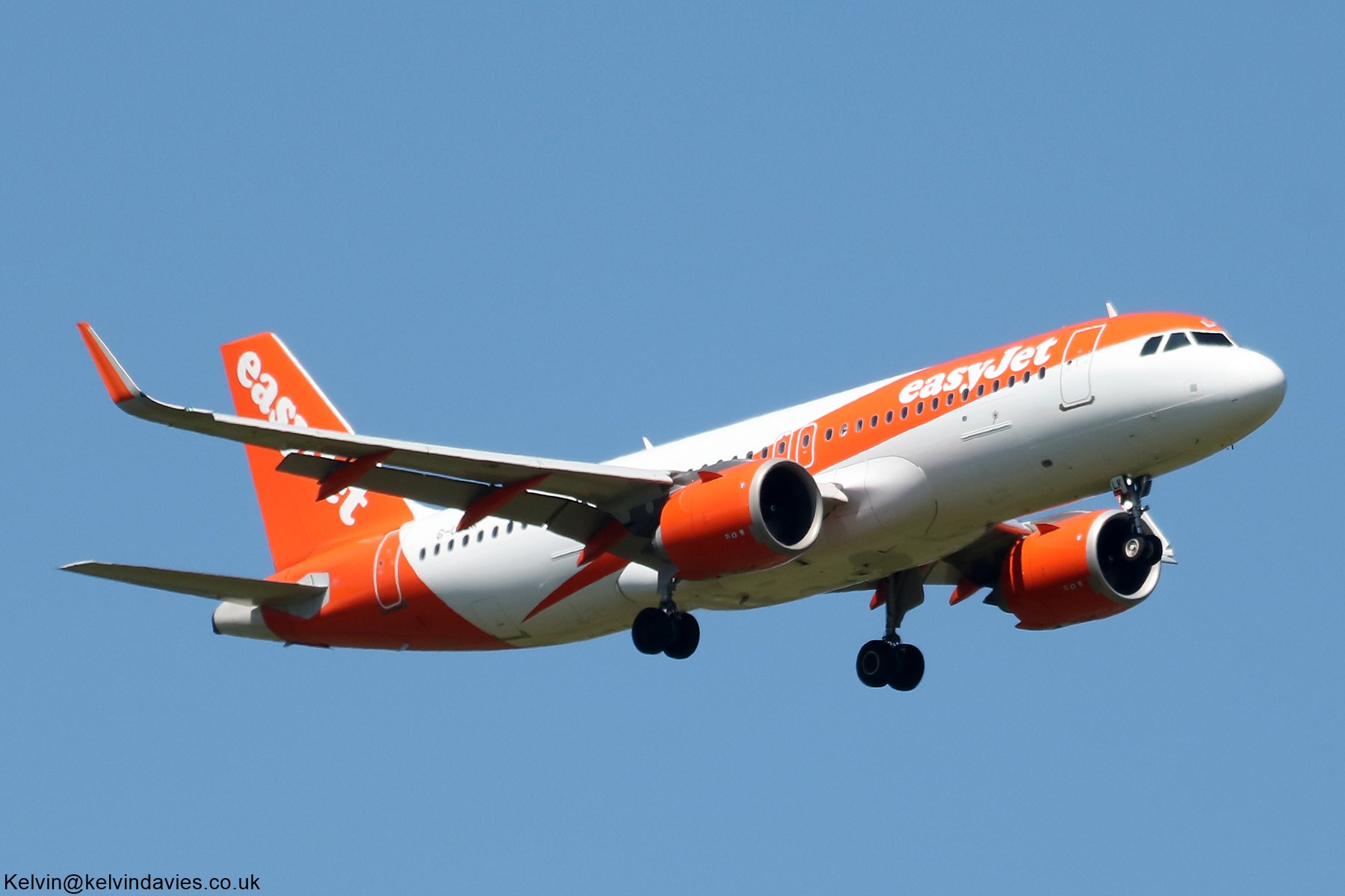 easyJet UK A320 G-UZLK