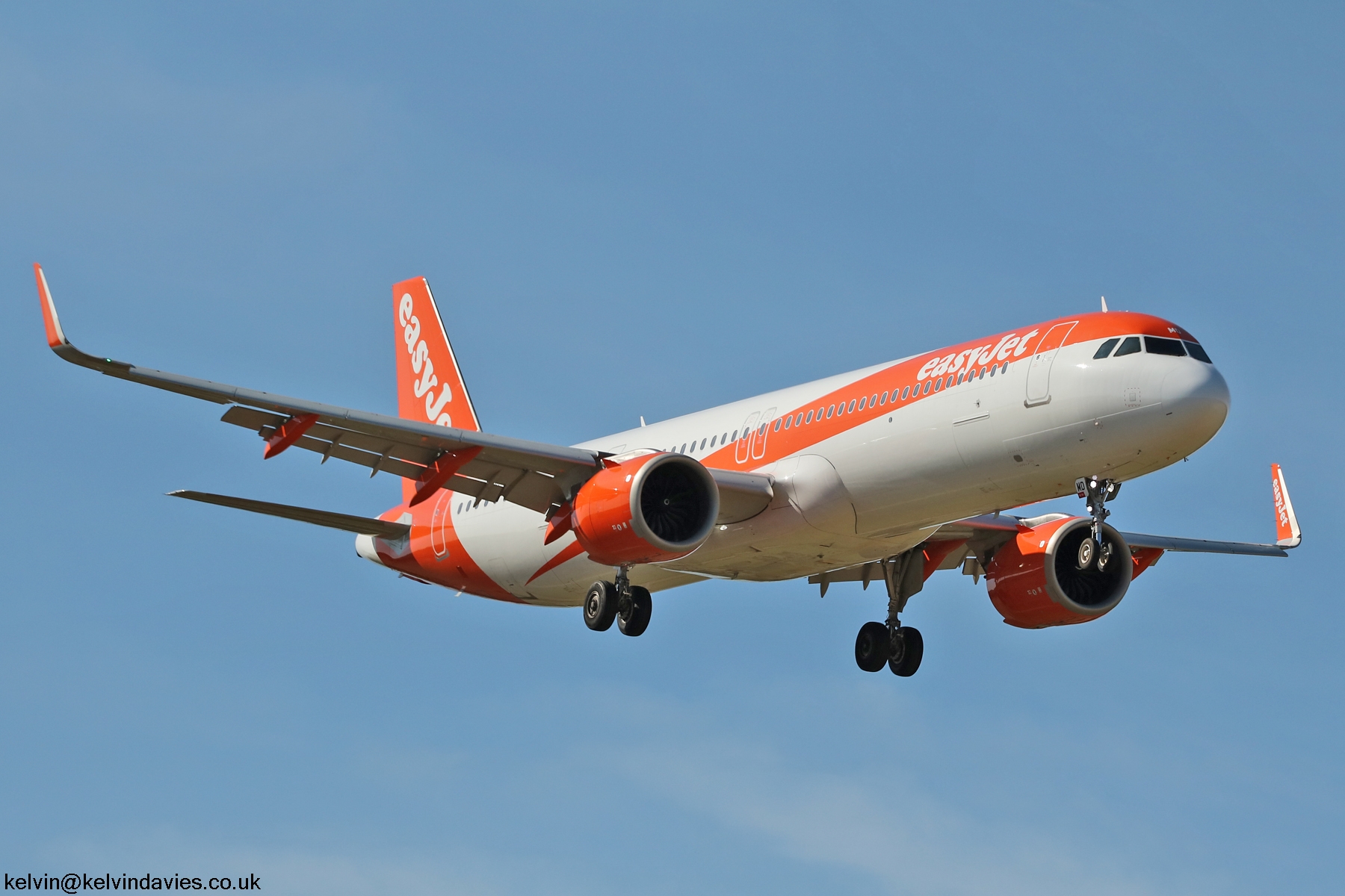 easyJet A321 NEO G-UZMD