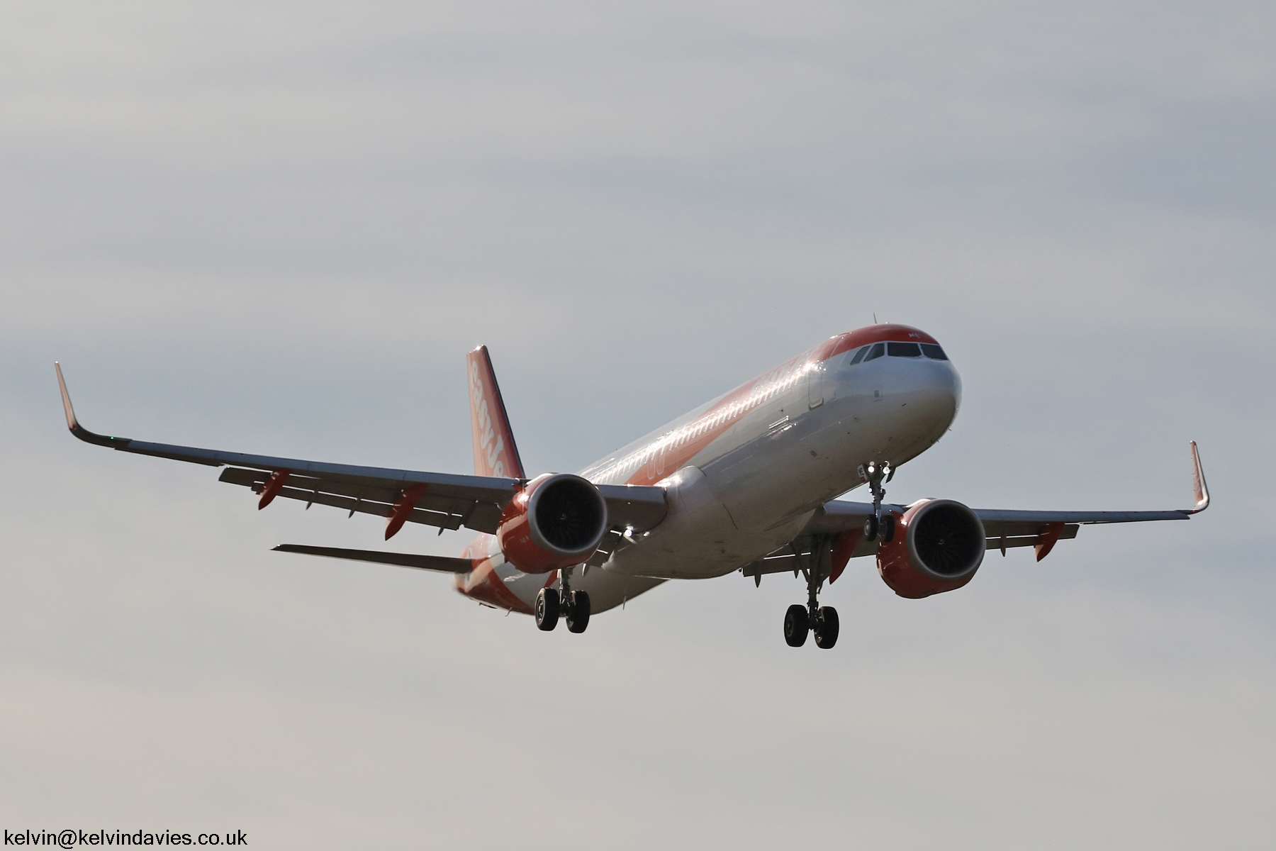 easyJet A321 NEO G-UZME
