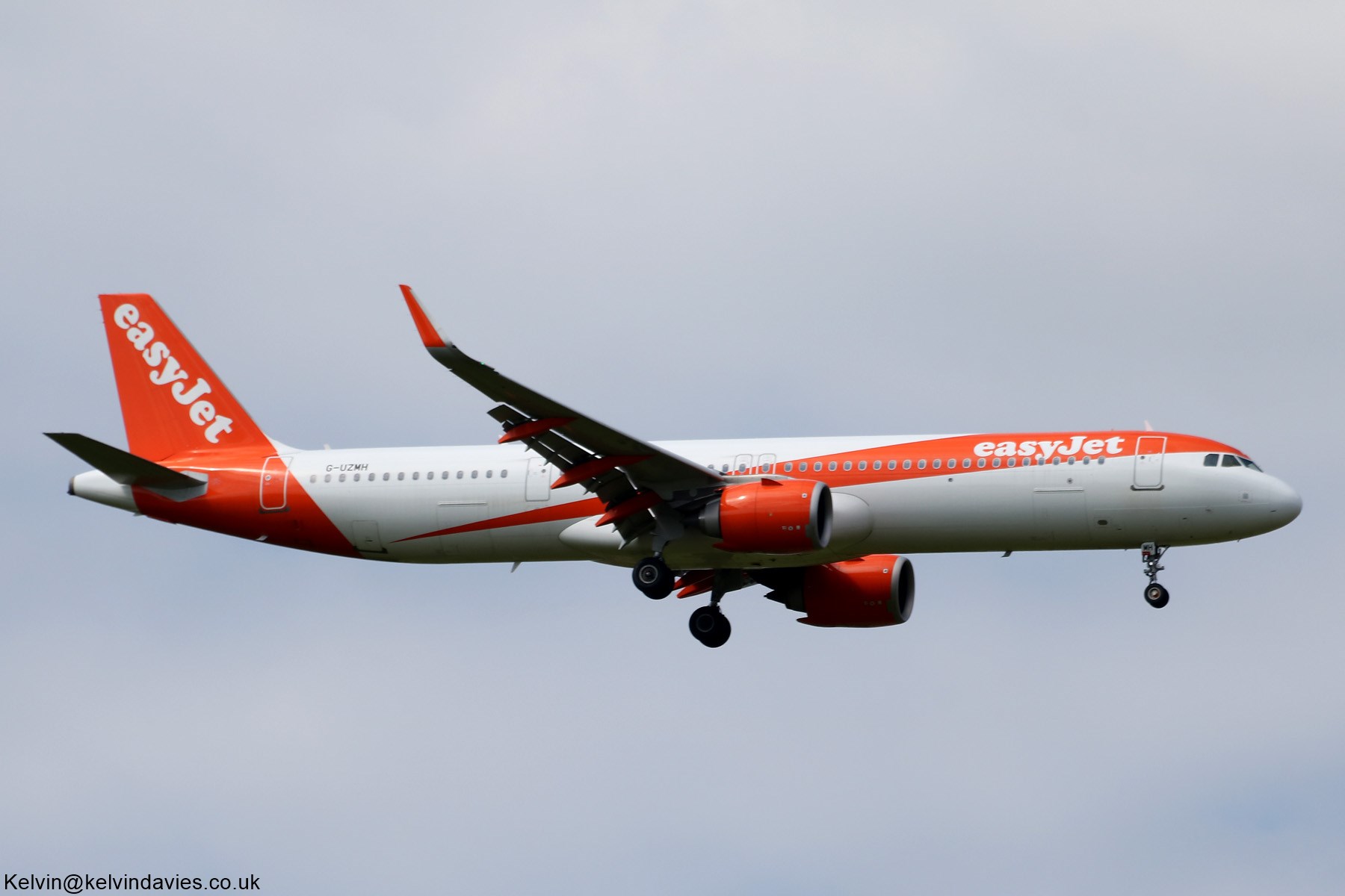 easyJet UK A321 G-UZMH