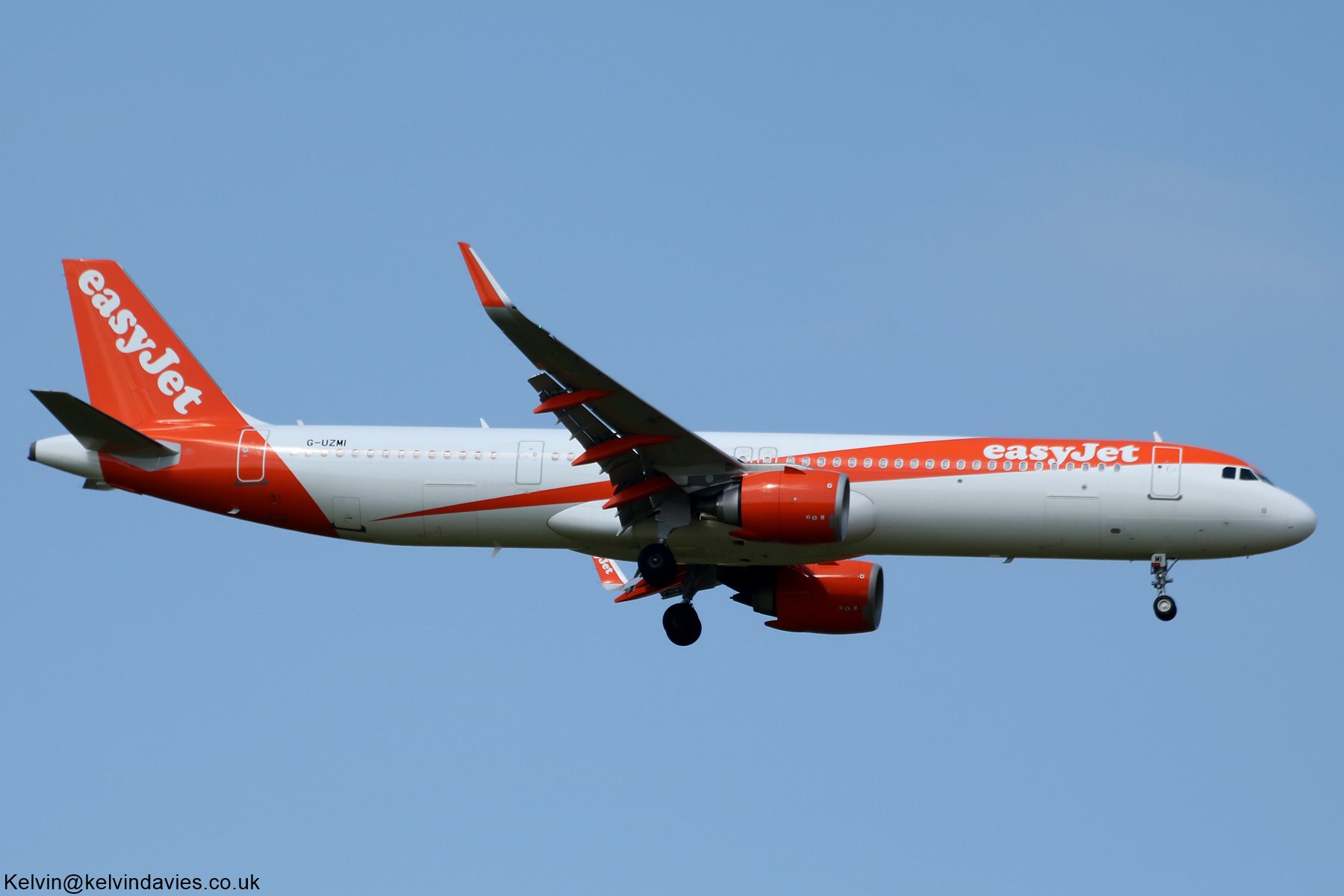 easyJet UK A321 G-UZMI