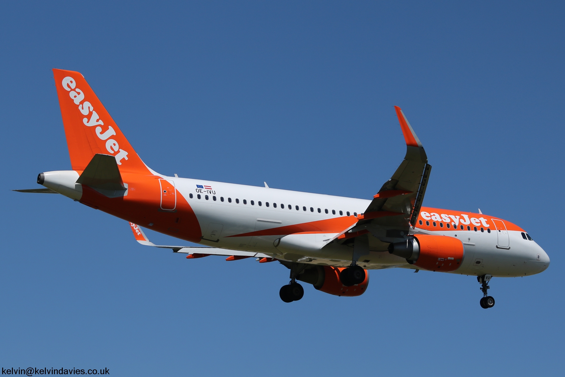 easyJet A320 OE-IVU