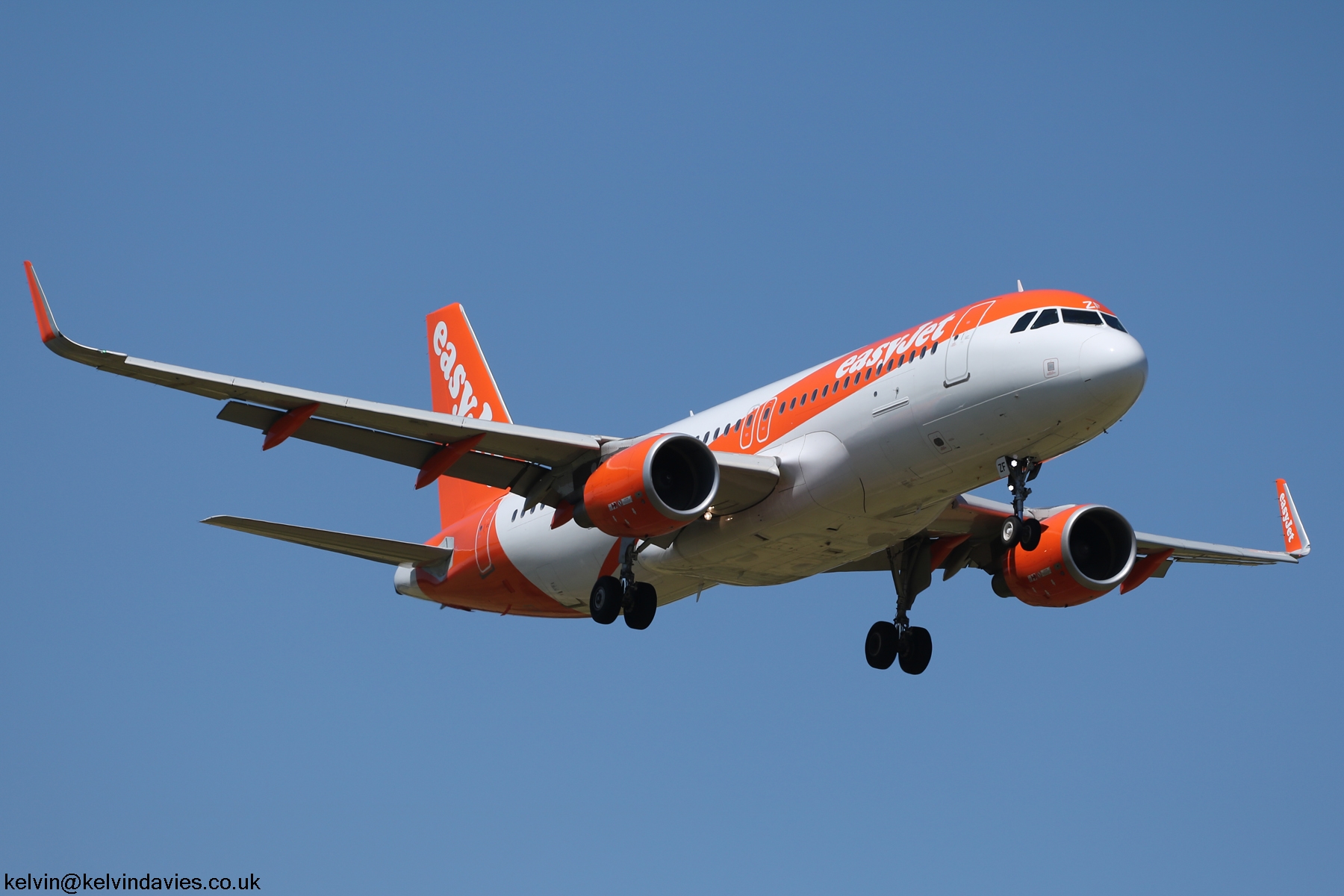 easyJet A320 OE-IZF