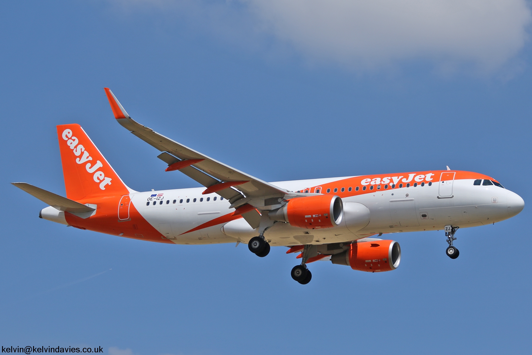 easyJet Europe A320 OE-IZJ