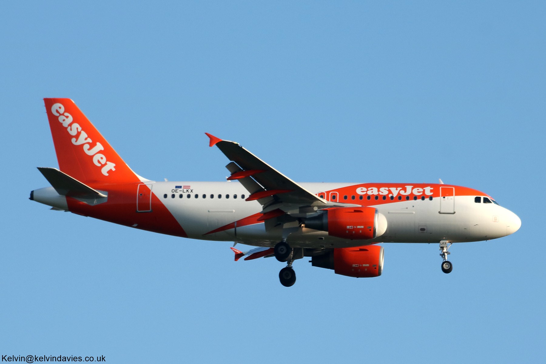 easyJet Europe A319 OE-LKX