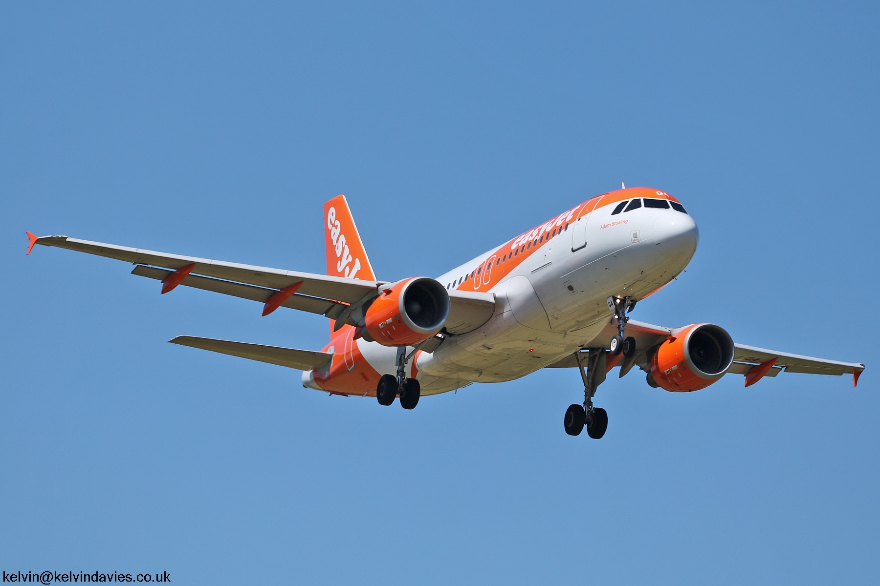 easyJet A319 OE-LQA