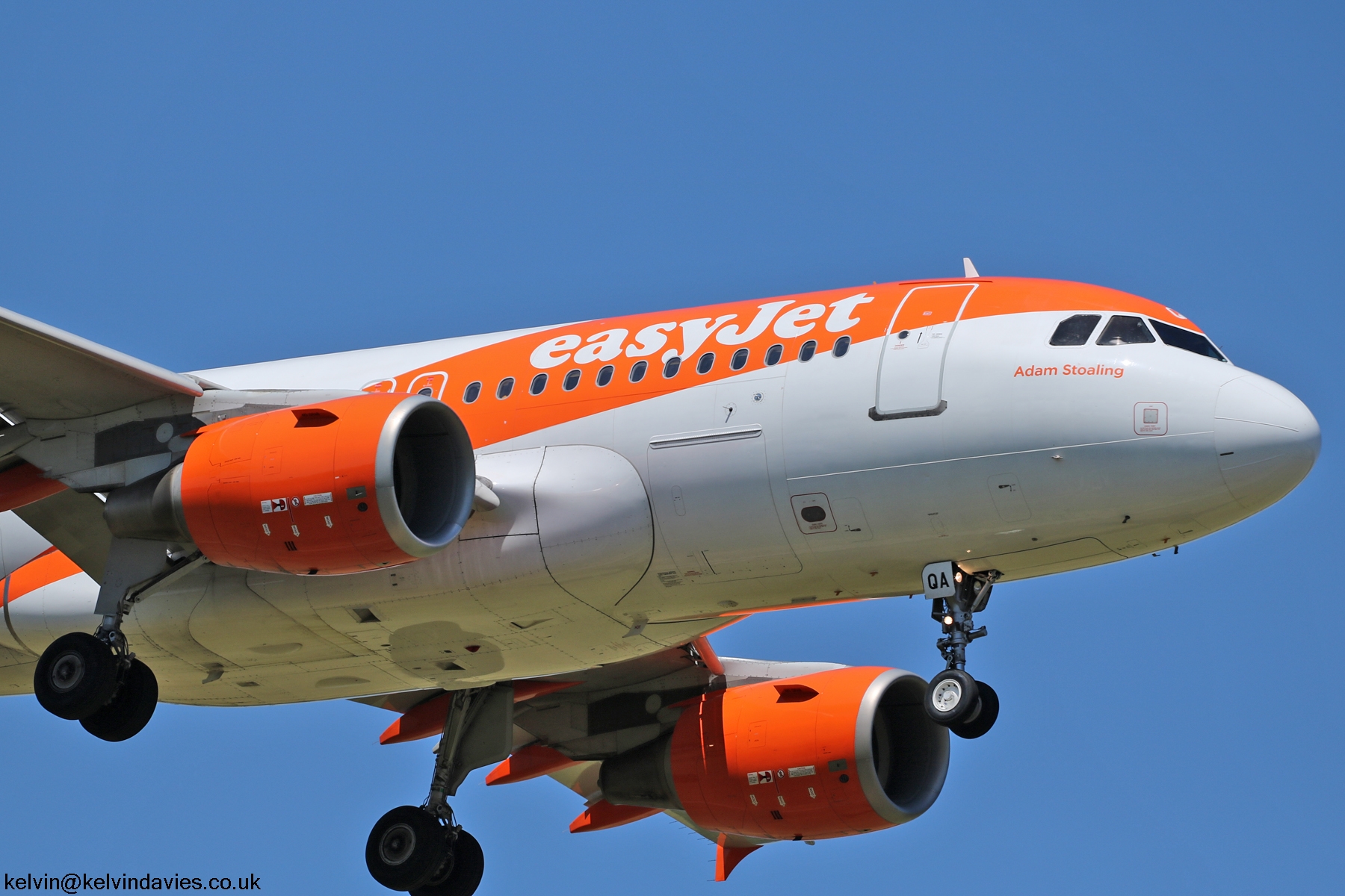 easyJet A319 OE-LQA