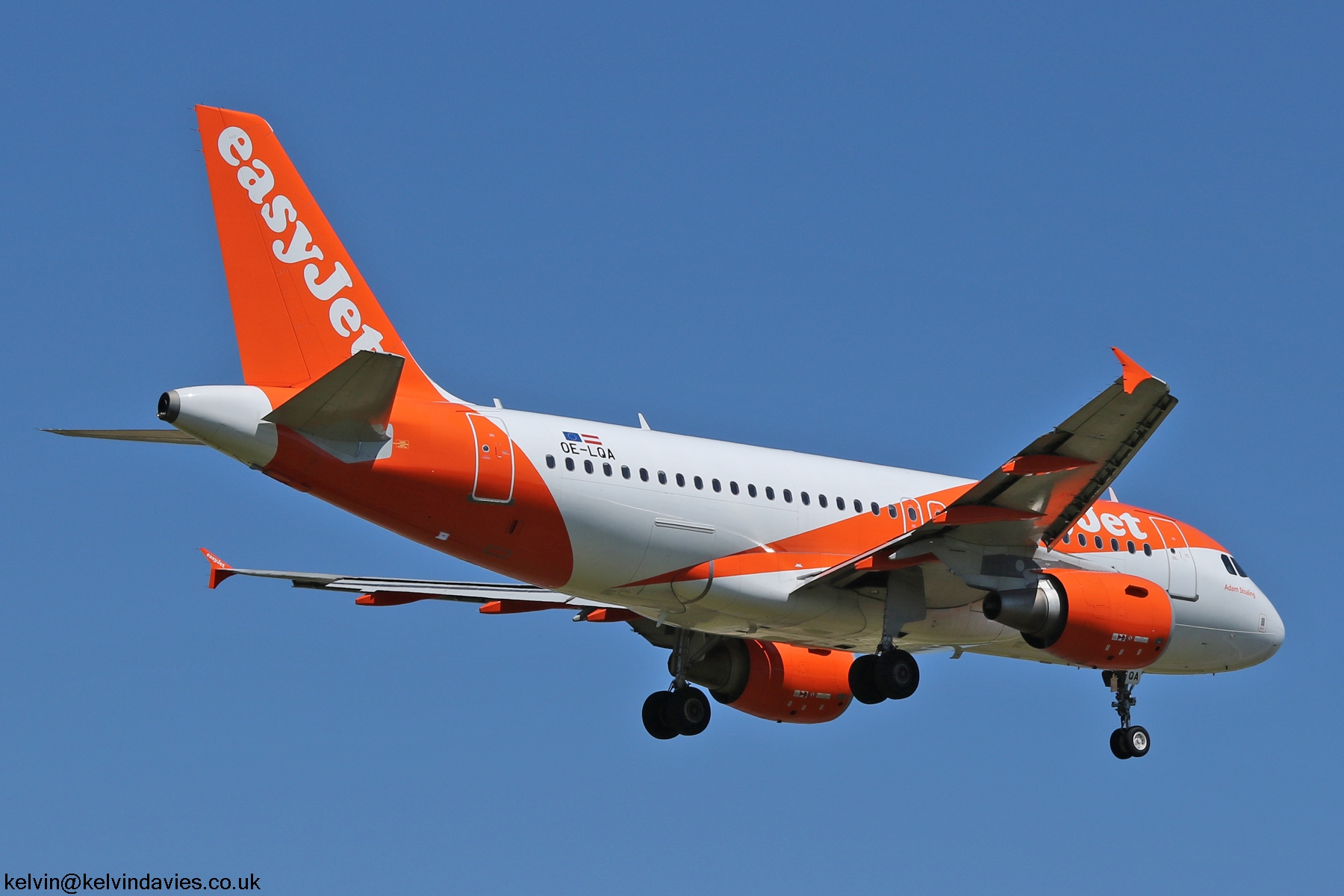 easyJet A319 OE-LQA