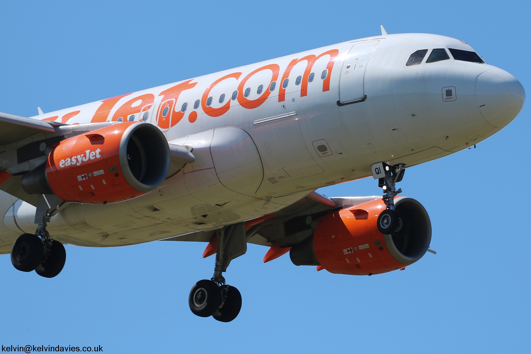 easyJet A319 OE-LQI