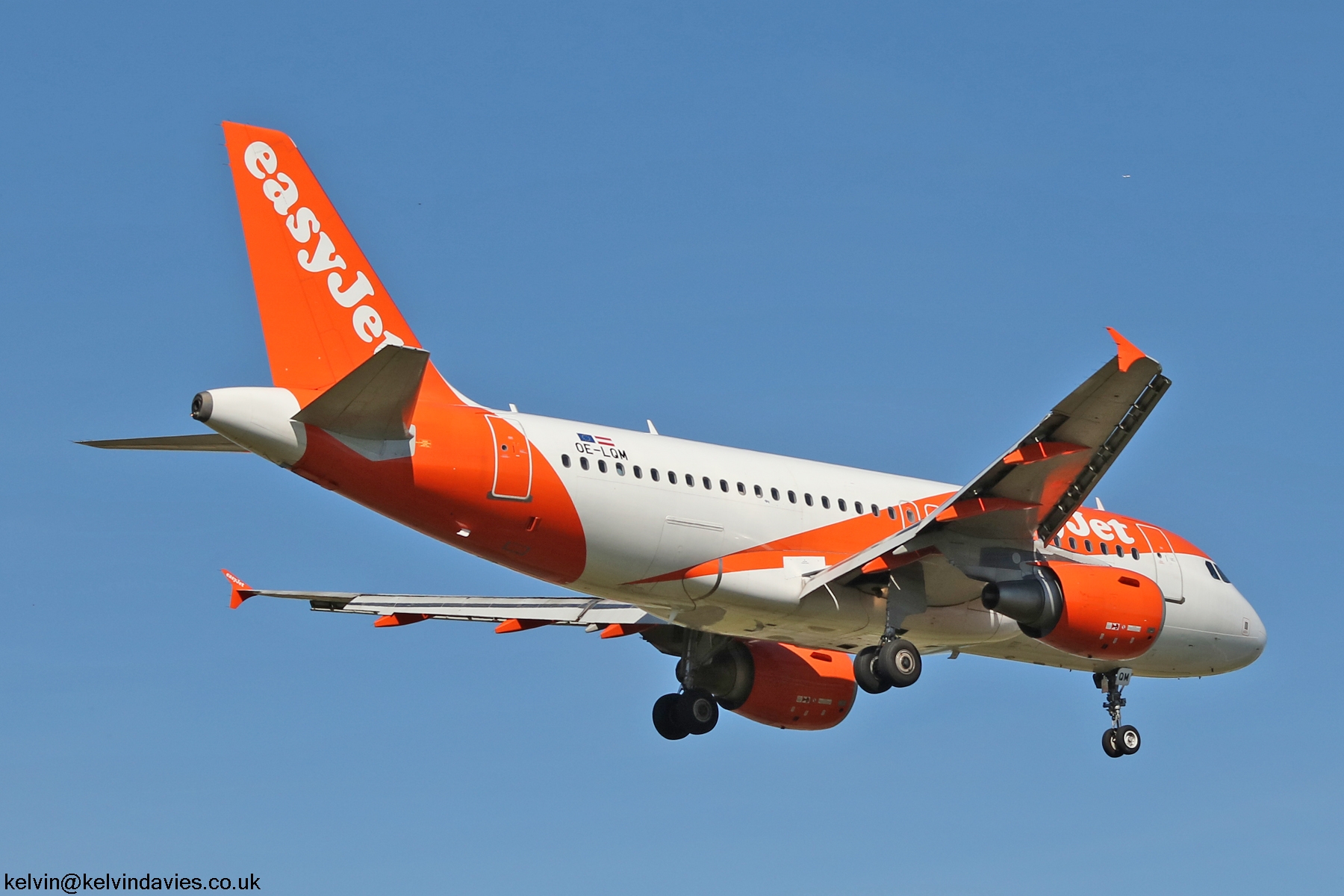 easyJet Europe A319 OE-LQM