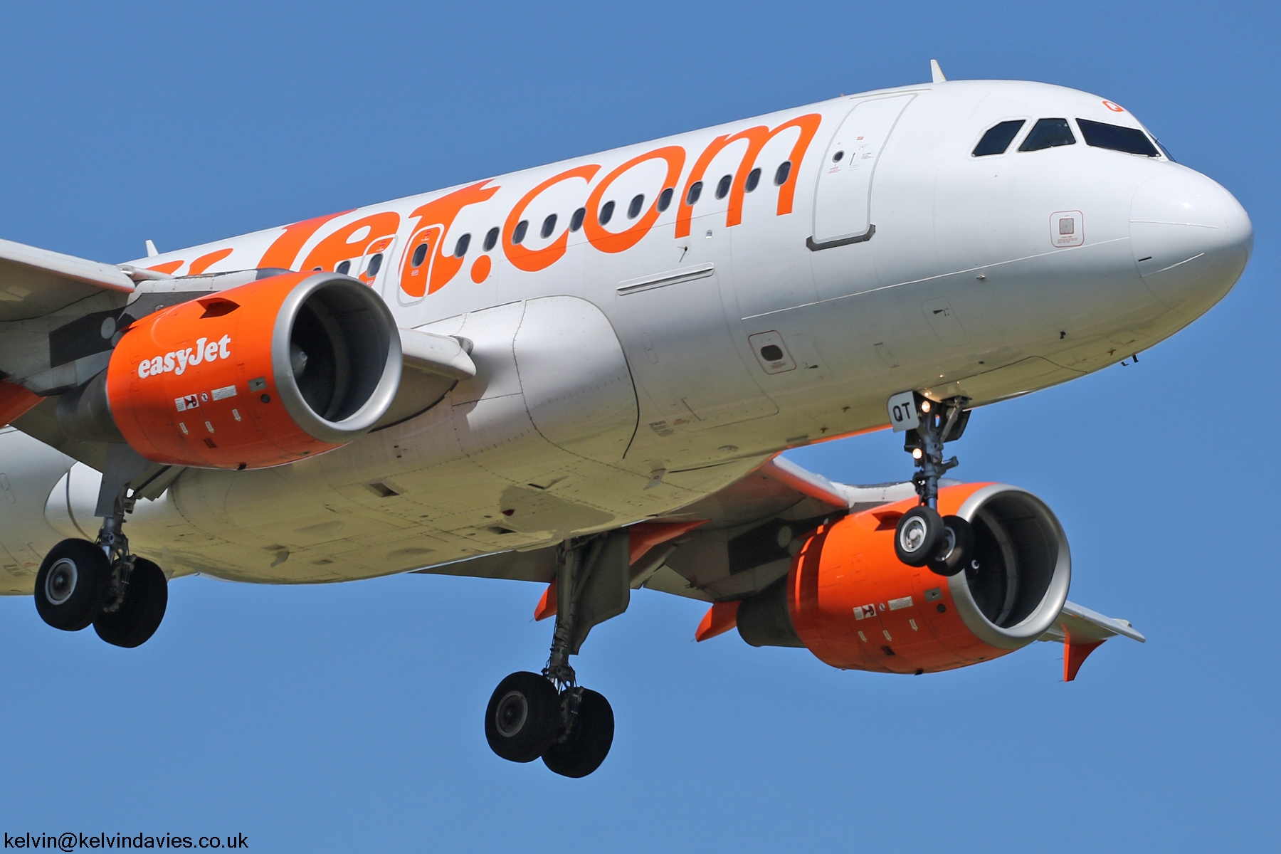 easyJet A319 OE-LQT