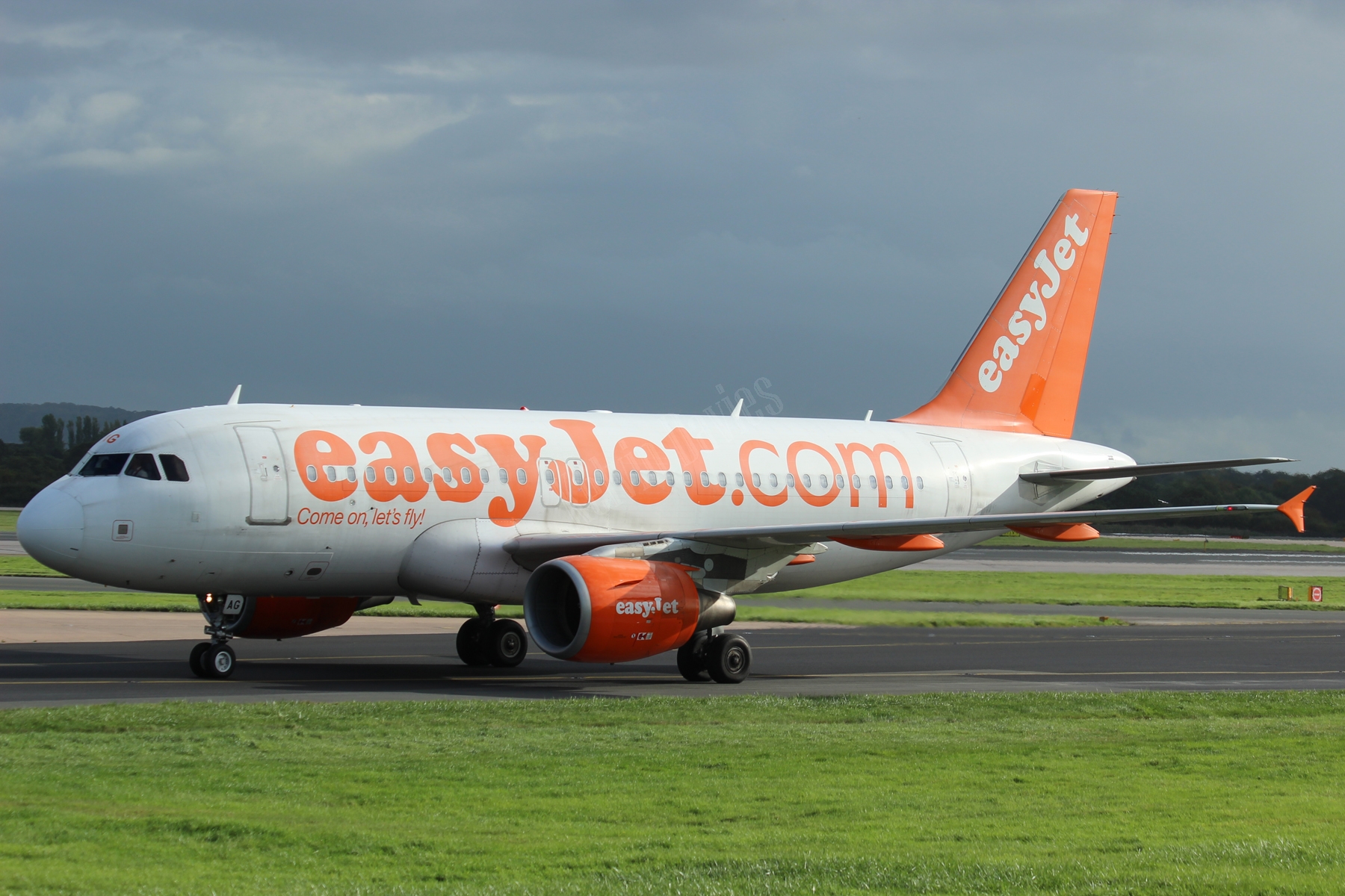 easyJet A319 G-EZAG