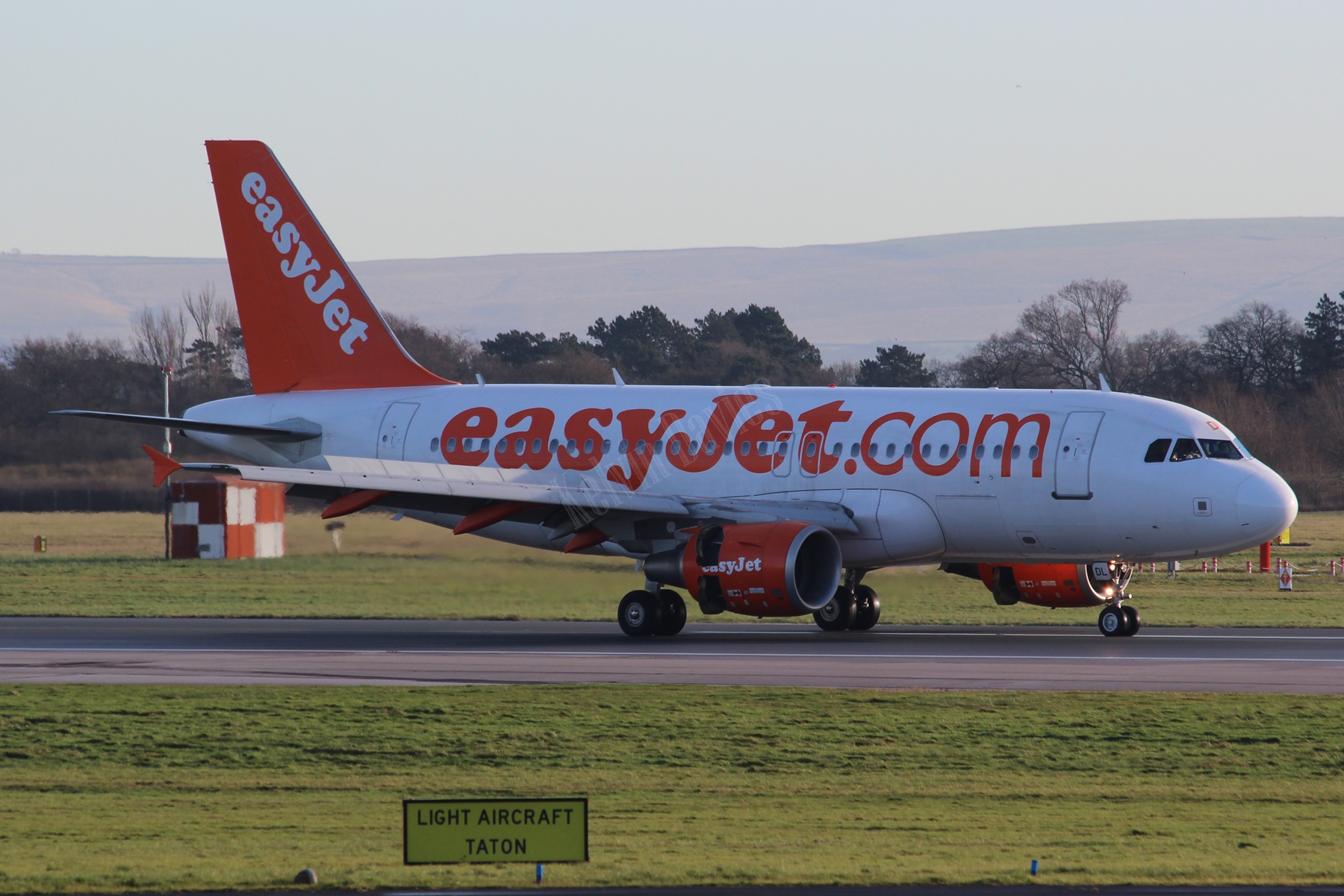 Easyjet A319 G-EZDL