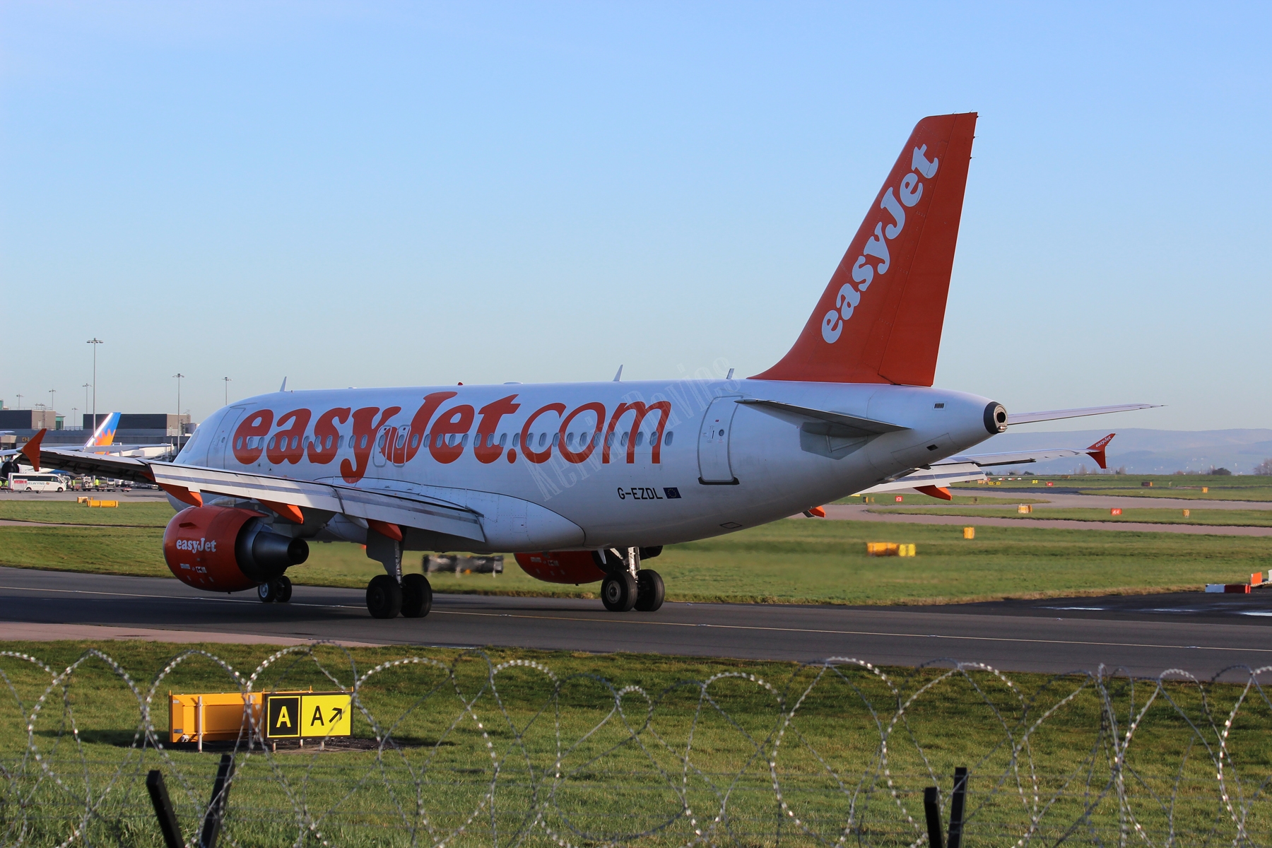 Easyjet A319 G-EZDL