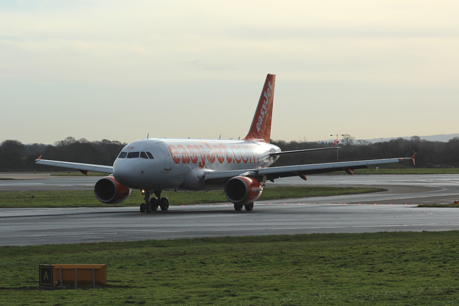 Easyjet A319 G-EZFD