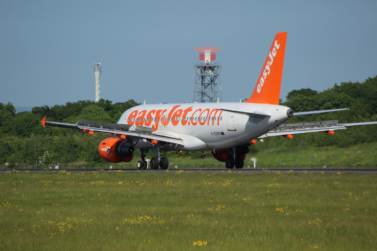 Easyjet A319 G-EZFR