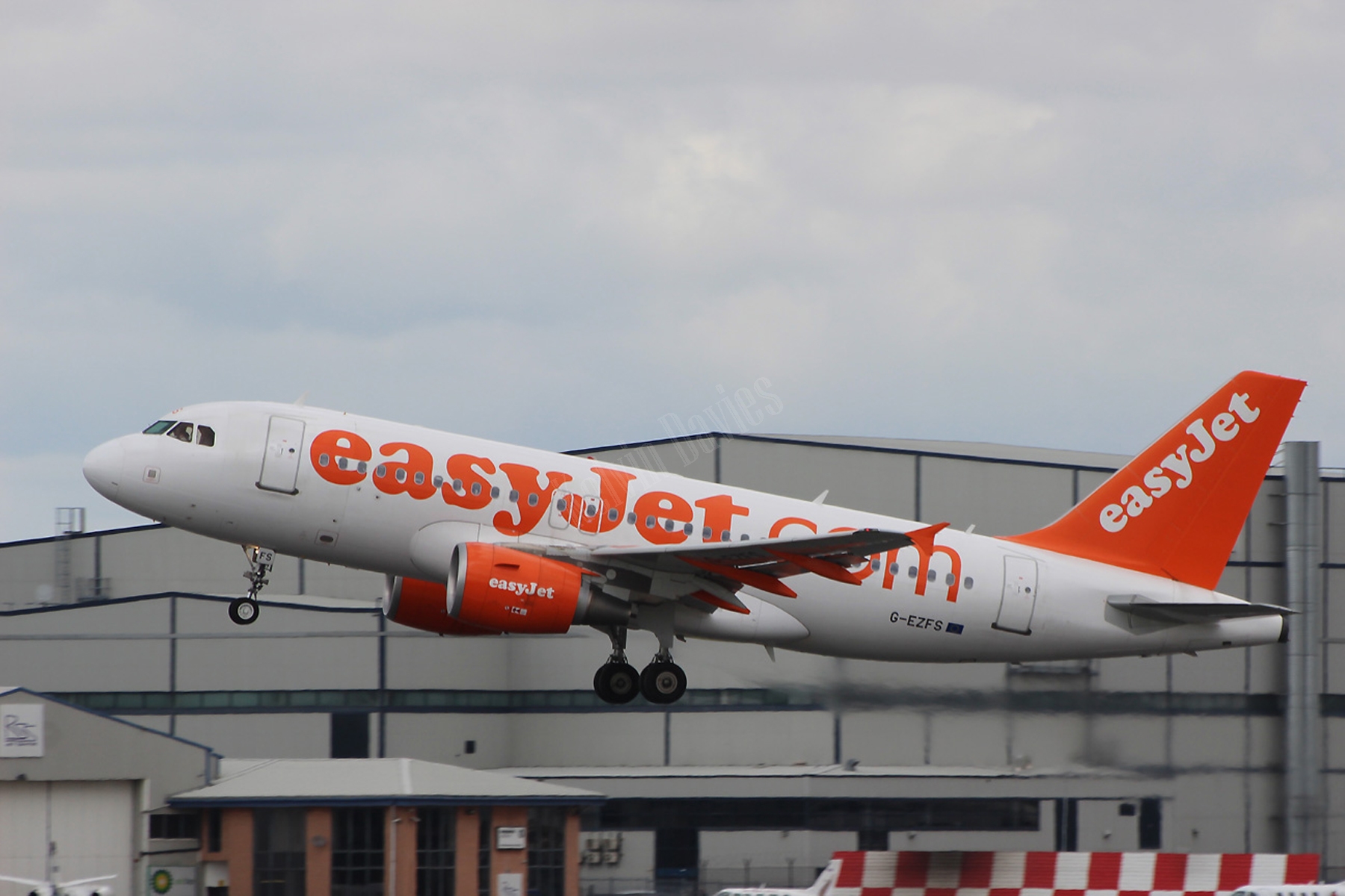 Easyjet A319 G-EZFS