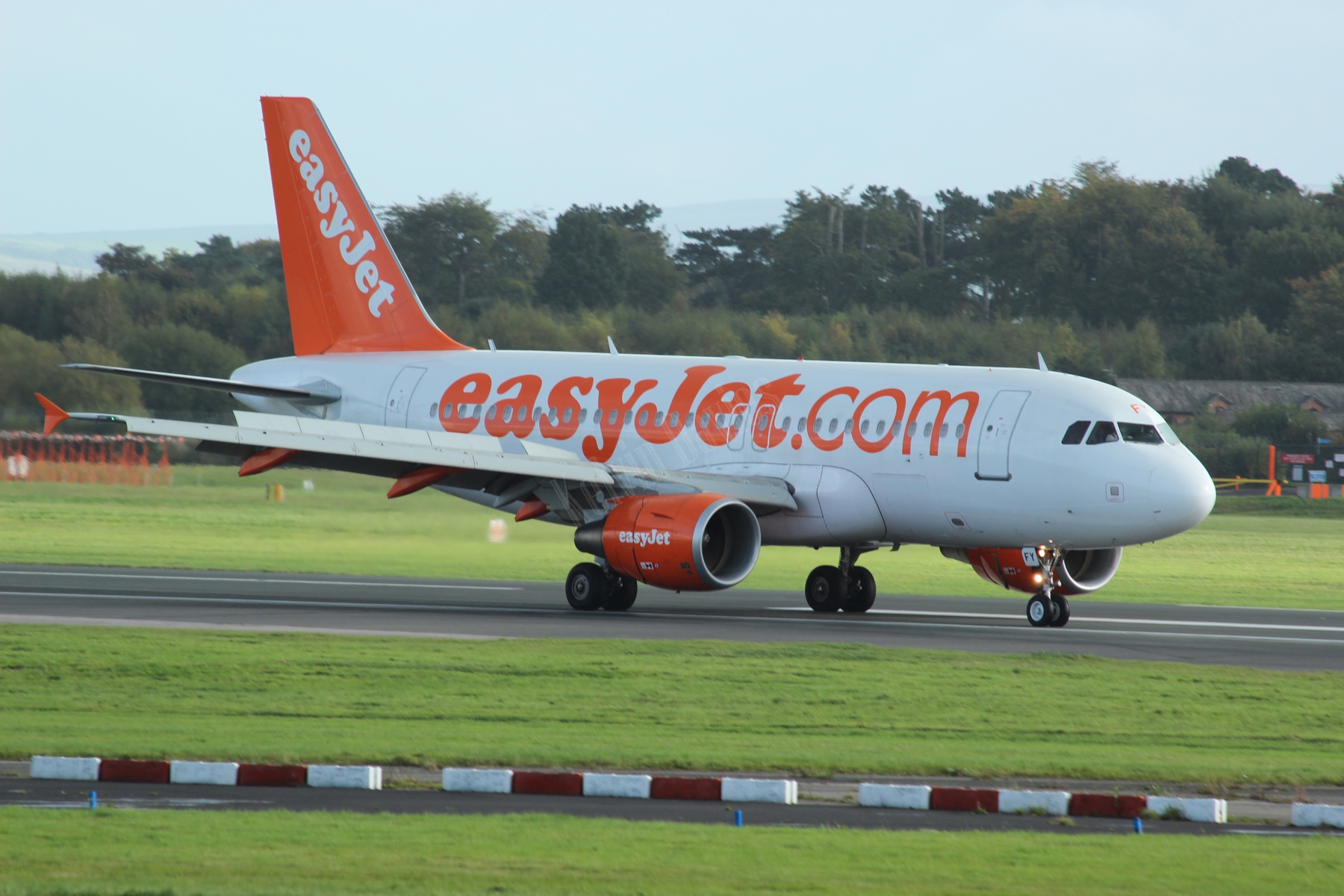 Easyjet A319 G-EZFY