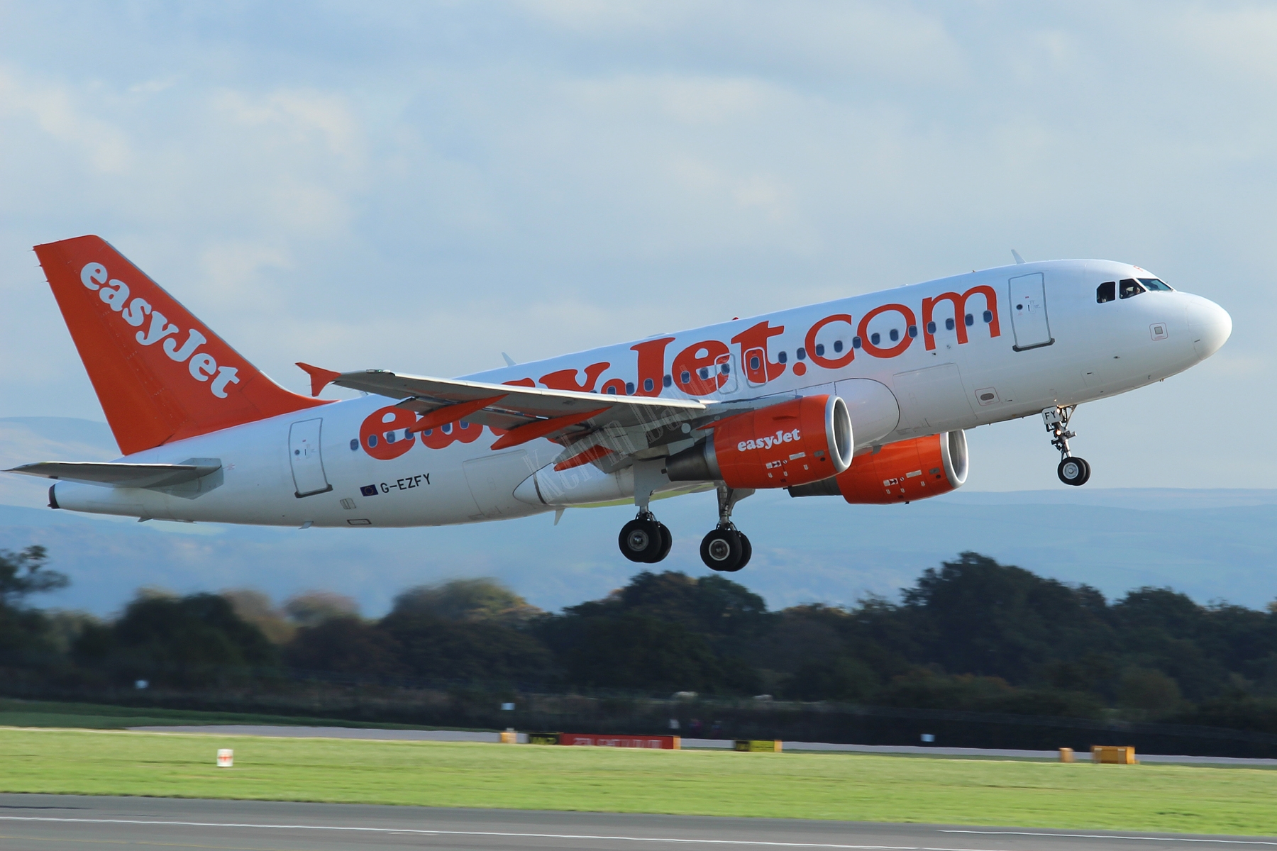 Easyjet A319 G-EZFY