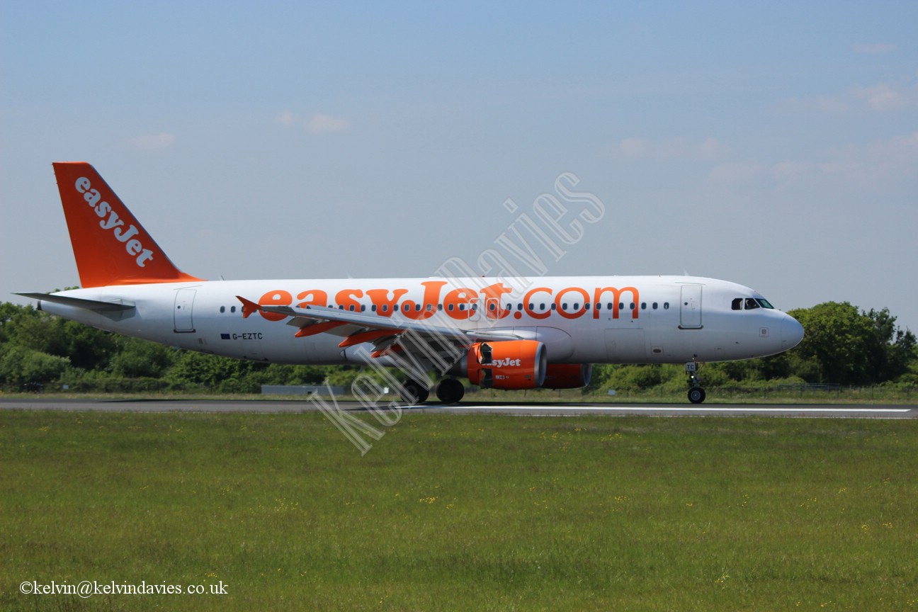 Easyjet A320 G-EZTC