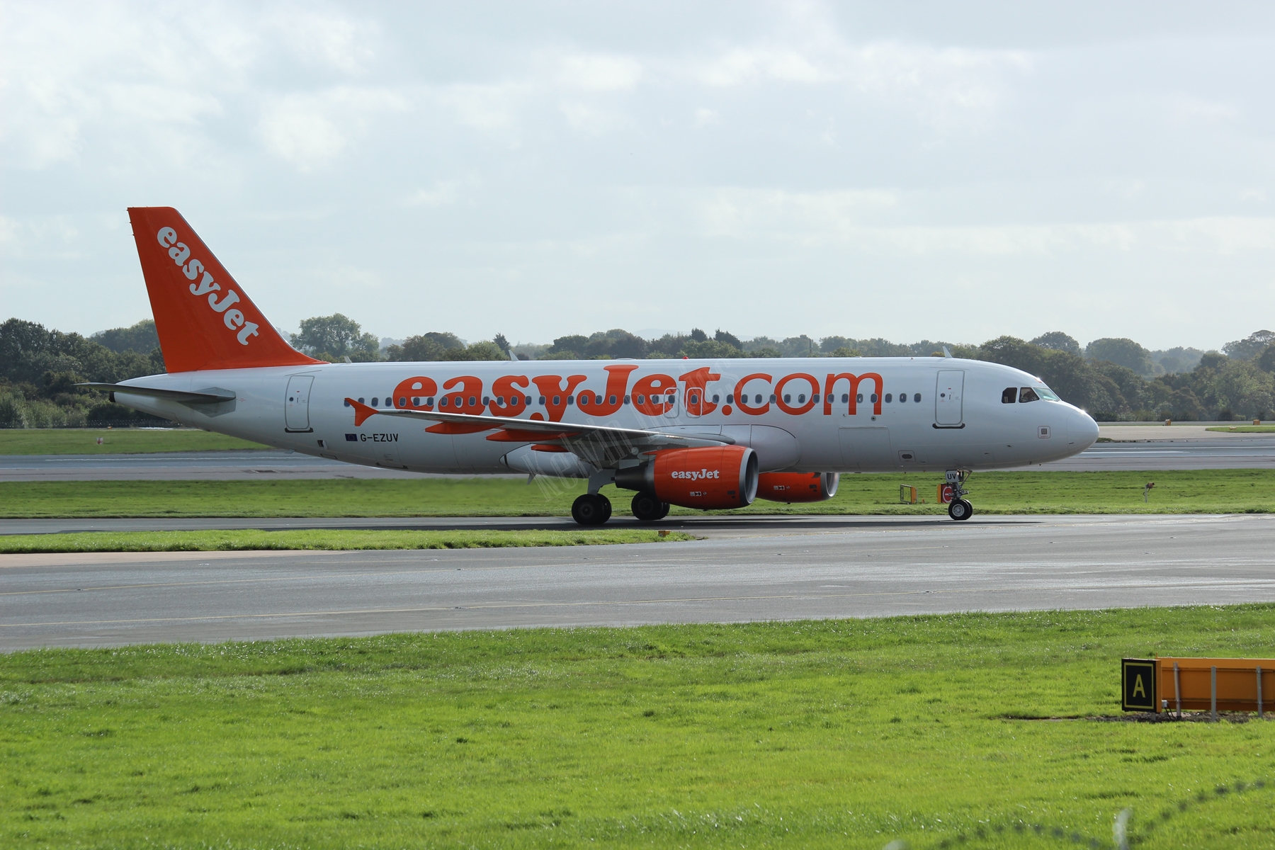 Easyjet A320 G-EZUV