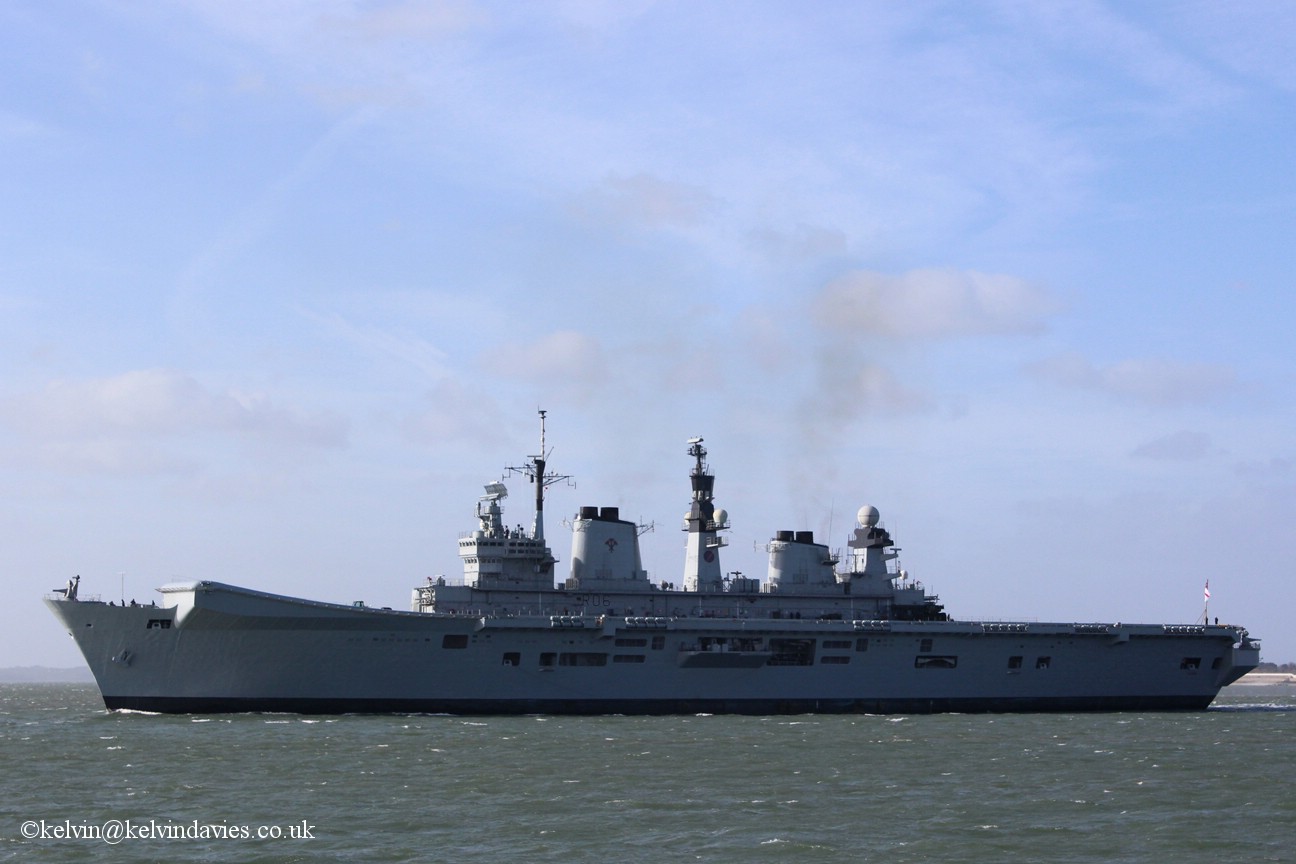 HMS Illustrious R06
