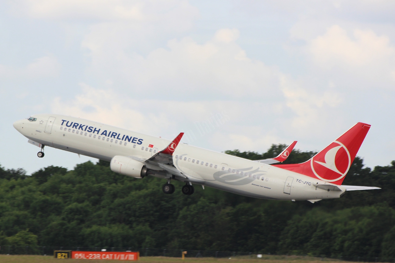 Turkish Airlines 737 TC-JYC