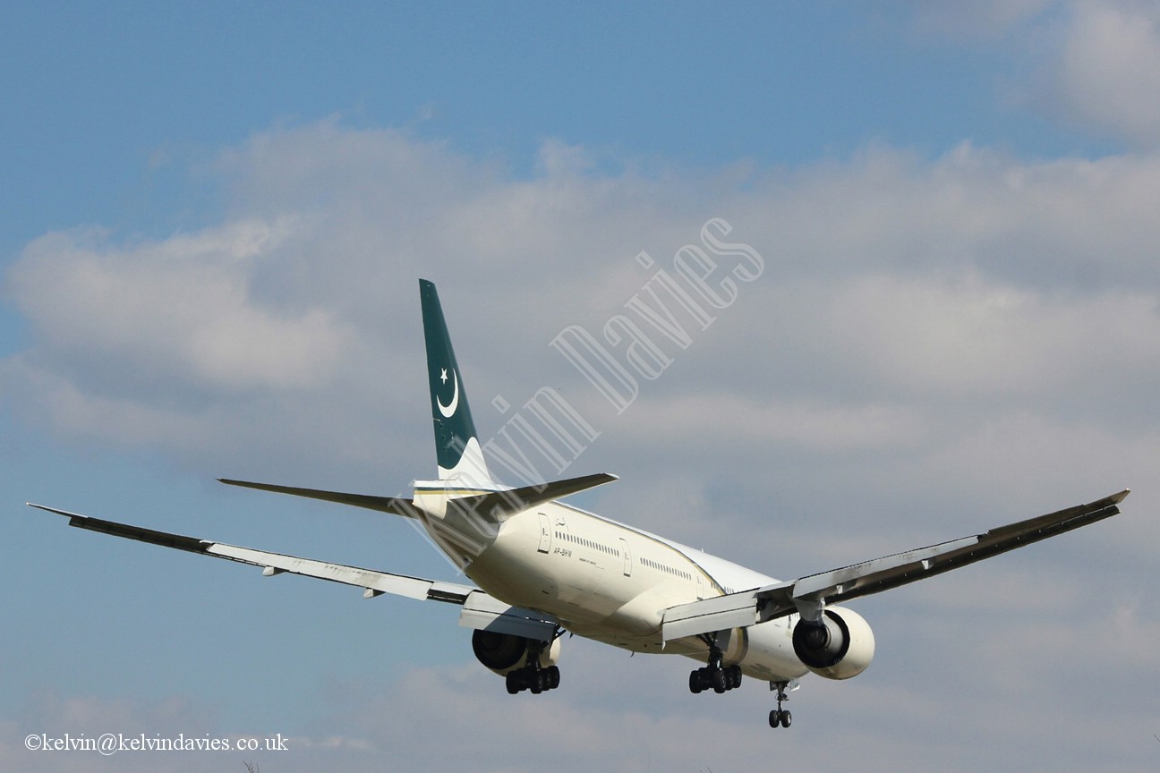 Pakistan Airlines B777 AP-BHW