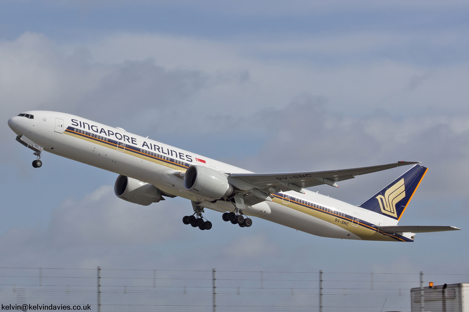 Singapore Airlines 777 9V-SNC