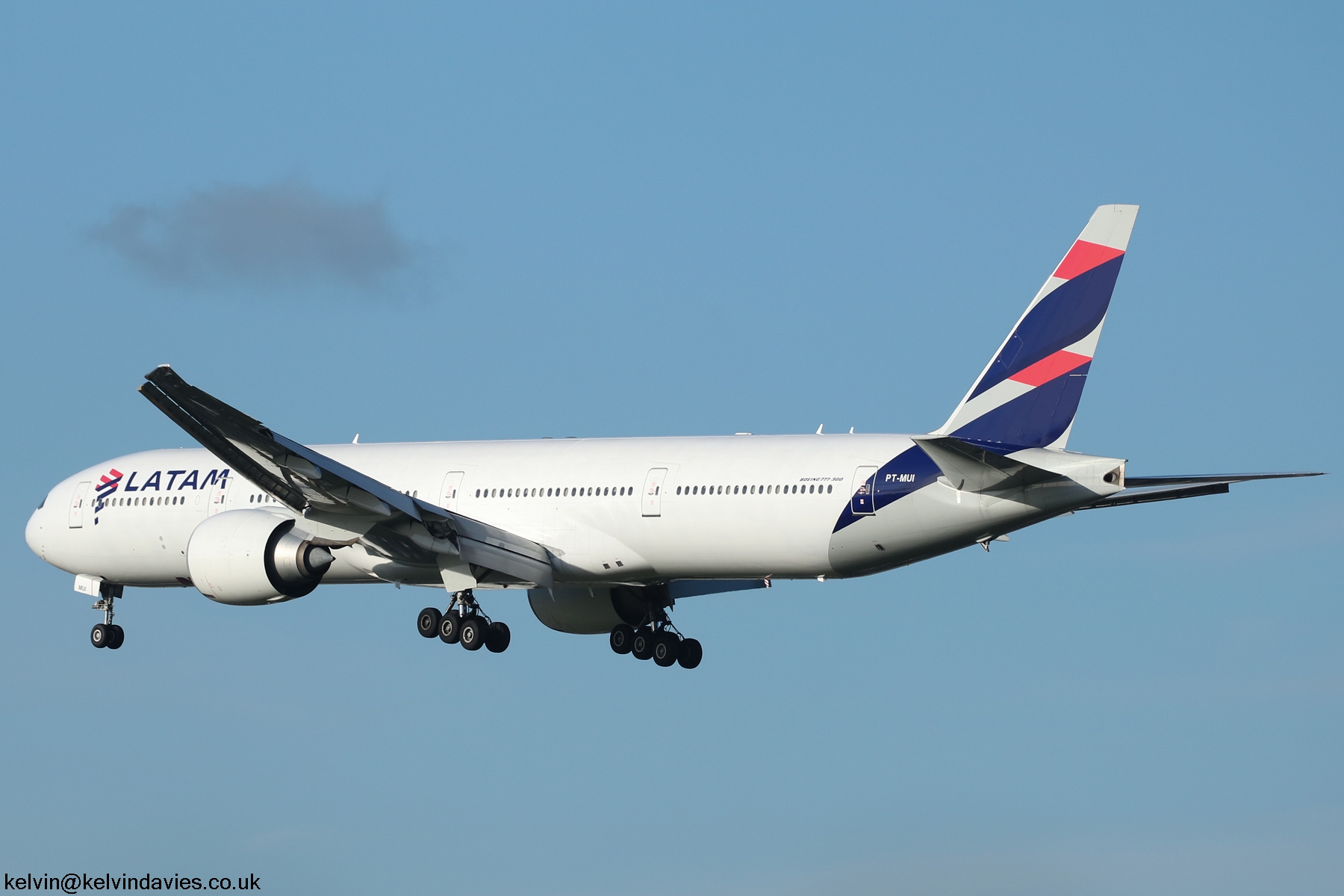 Latam 777 PT-MUI