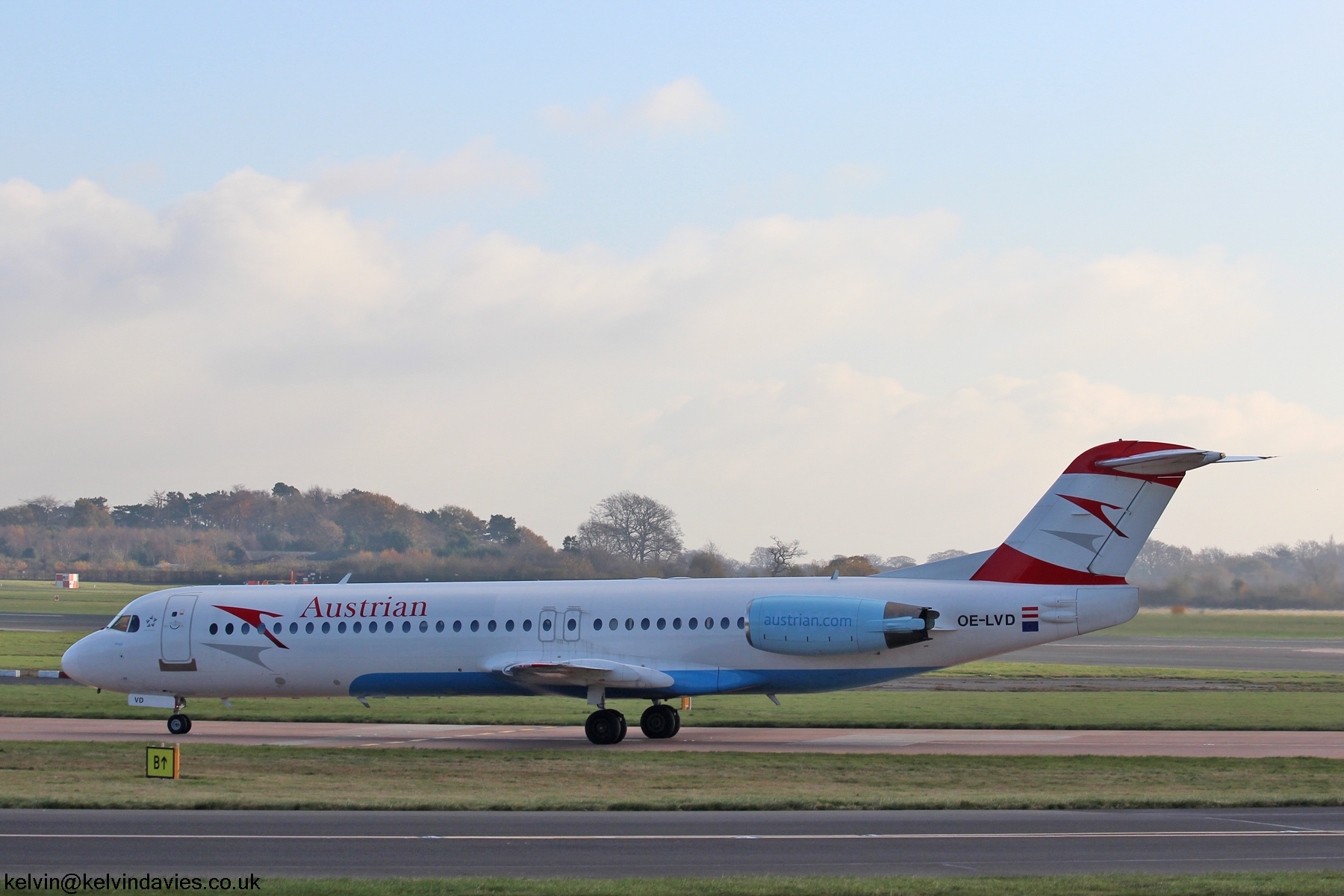 Austrian Airlines F100 OE-LVD