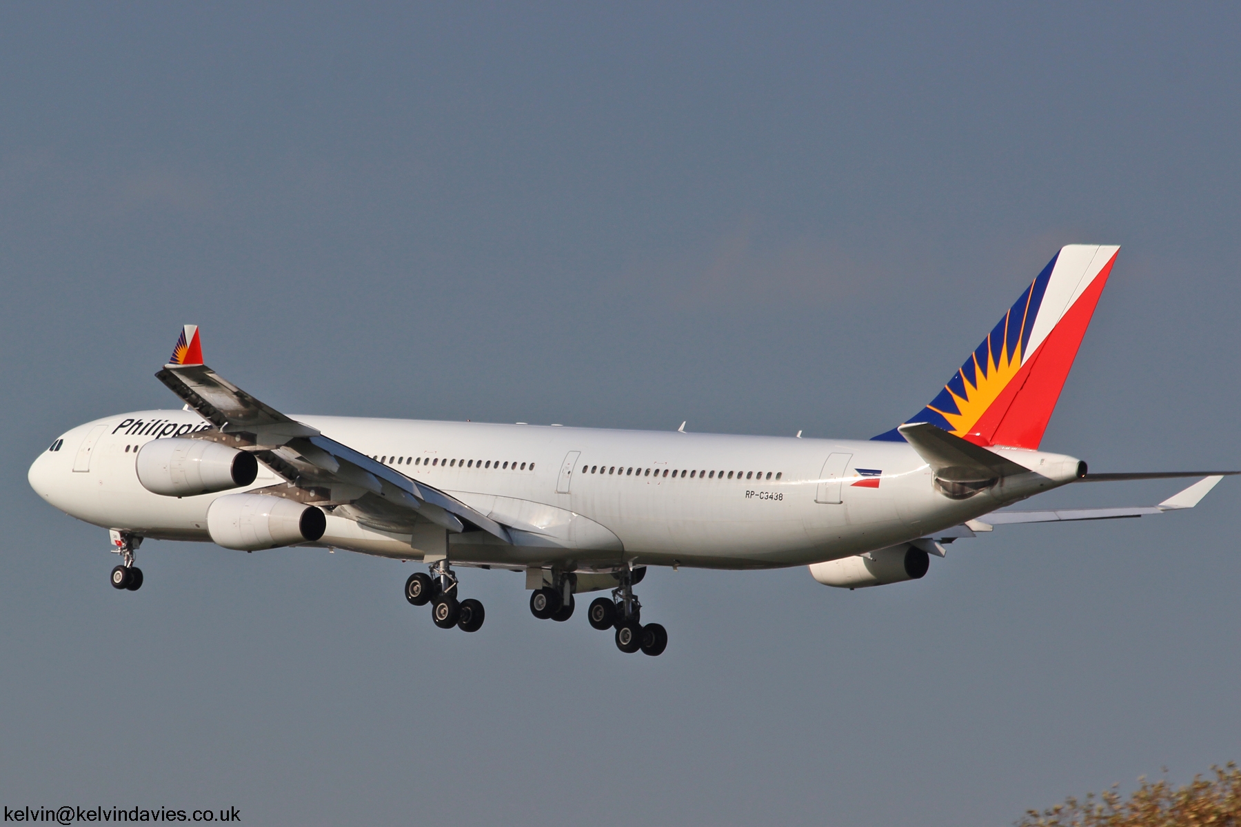 Philippine Airlines A340 RP-C3438