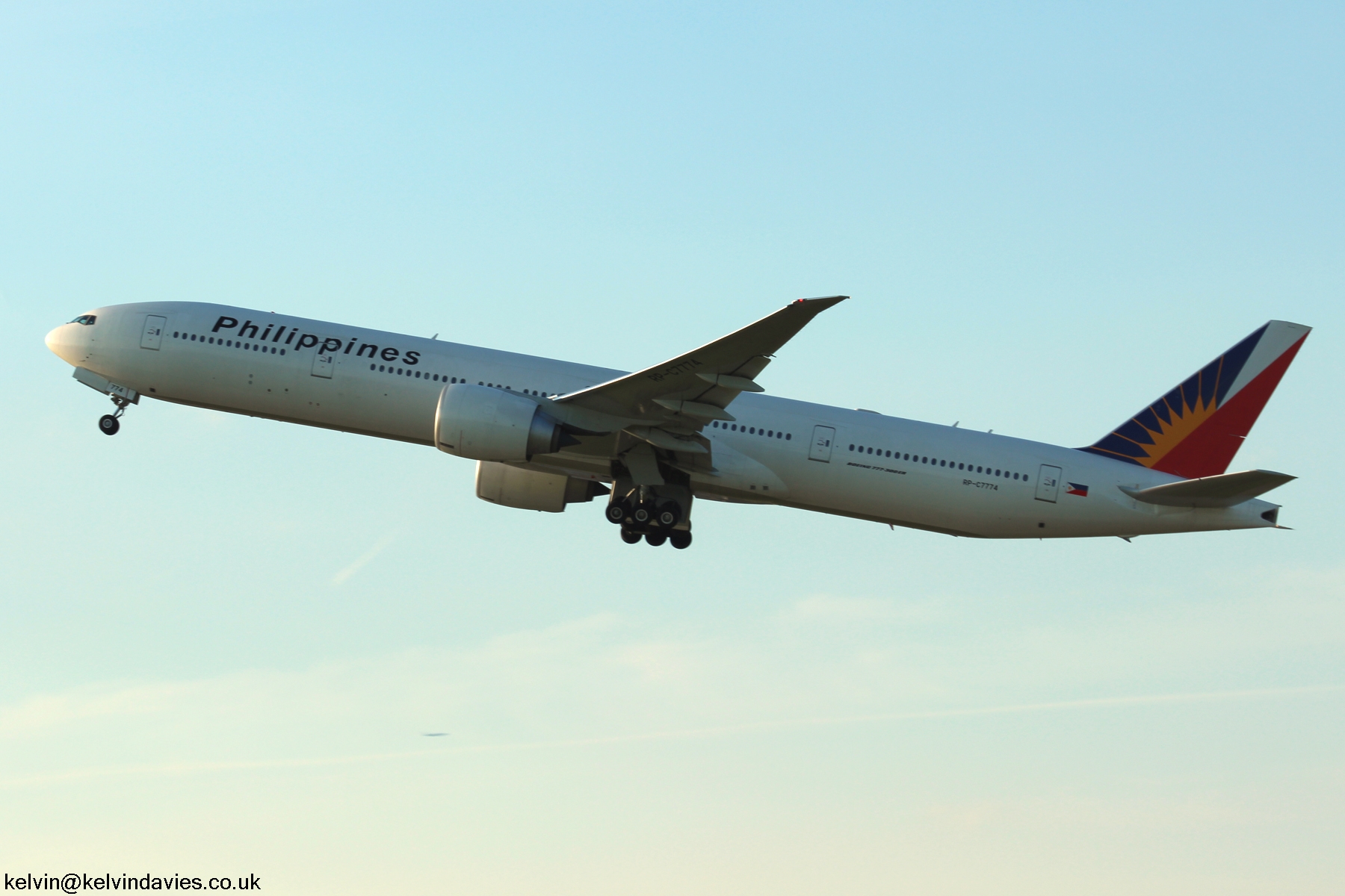 Philippine Airlines 777 RP-C7774