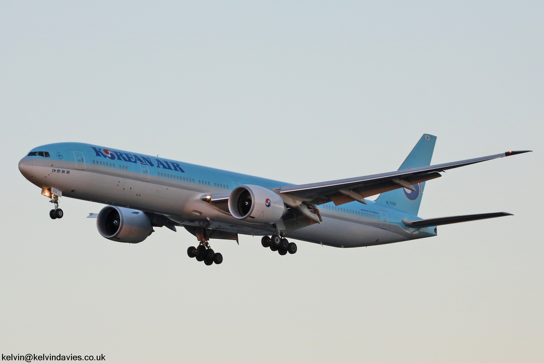 Korean Air 777 HL7202