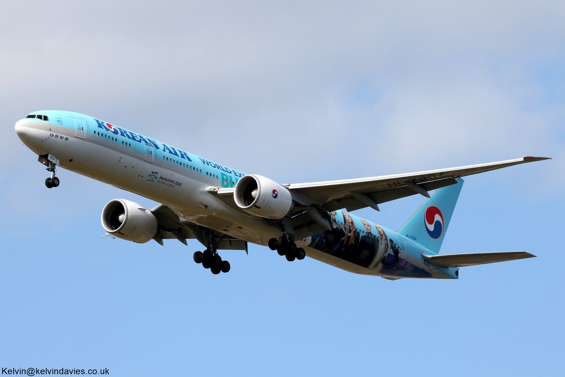 Korean Air 777 HL7204