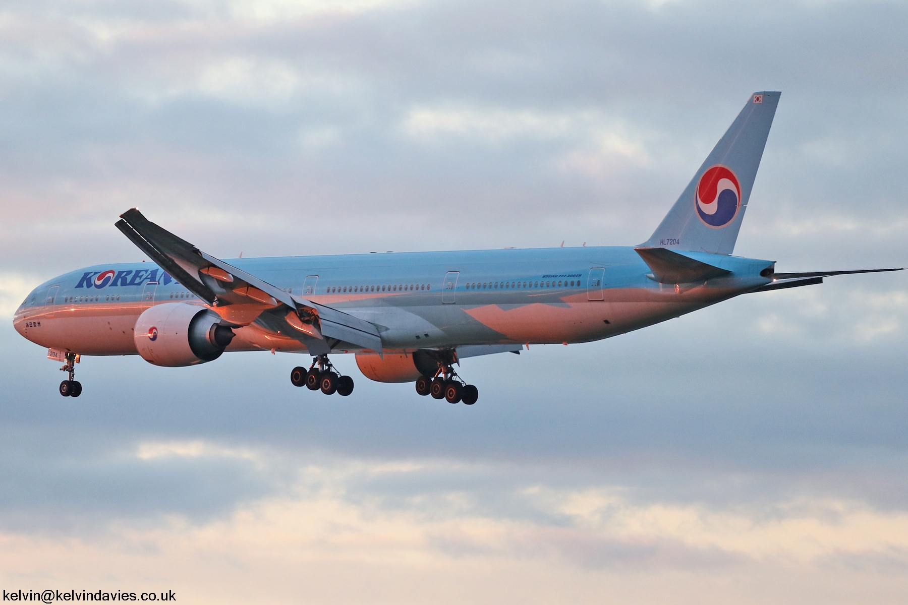 Korean Air 777 HL7204