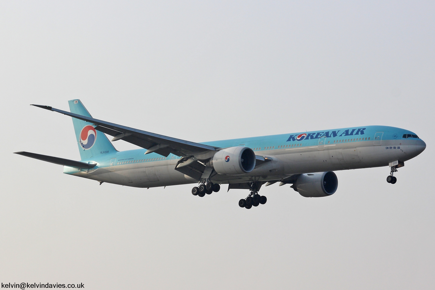 Korean Air 777 HL8208