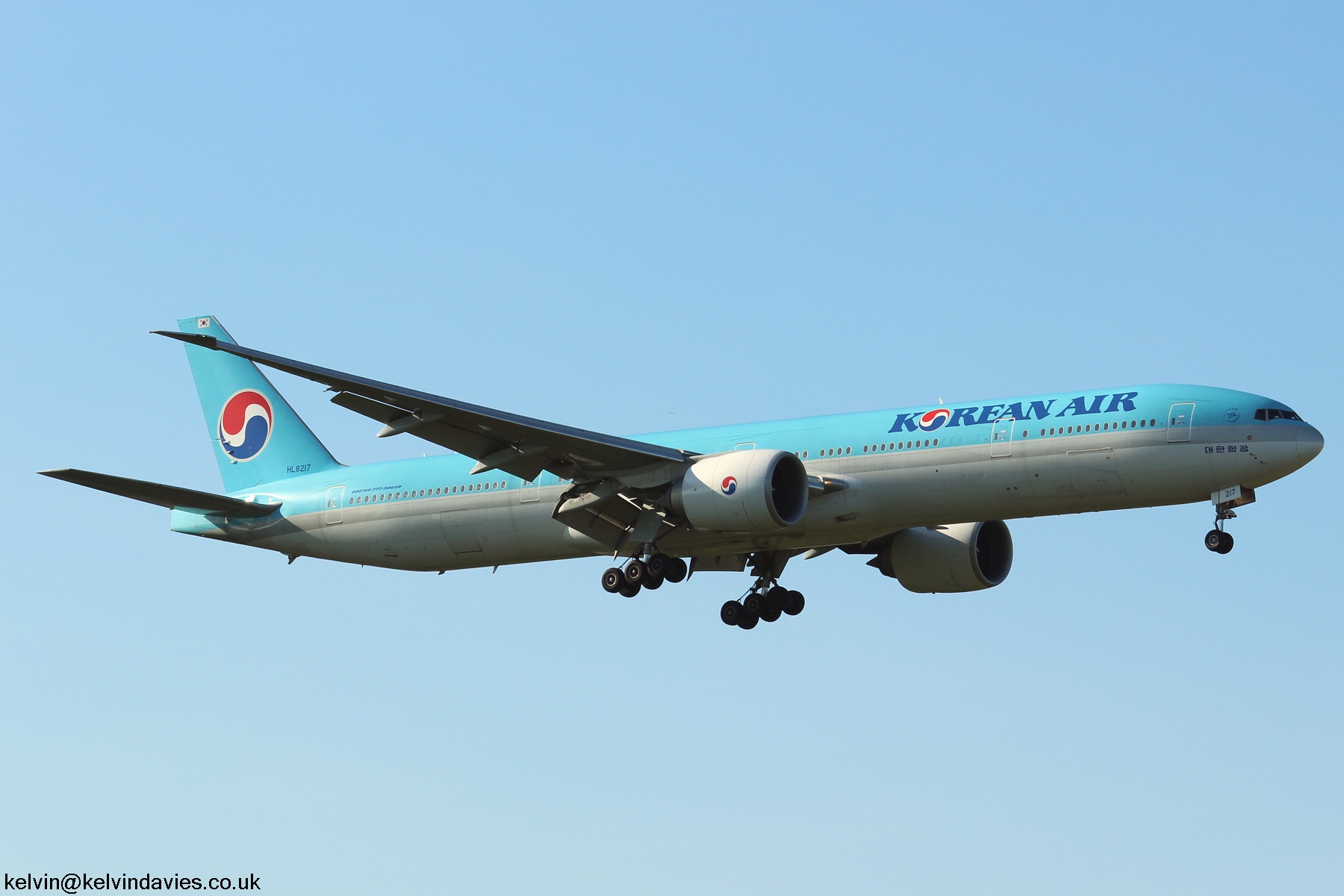 Korean Air 777 HL8217