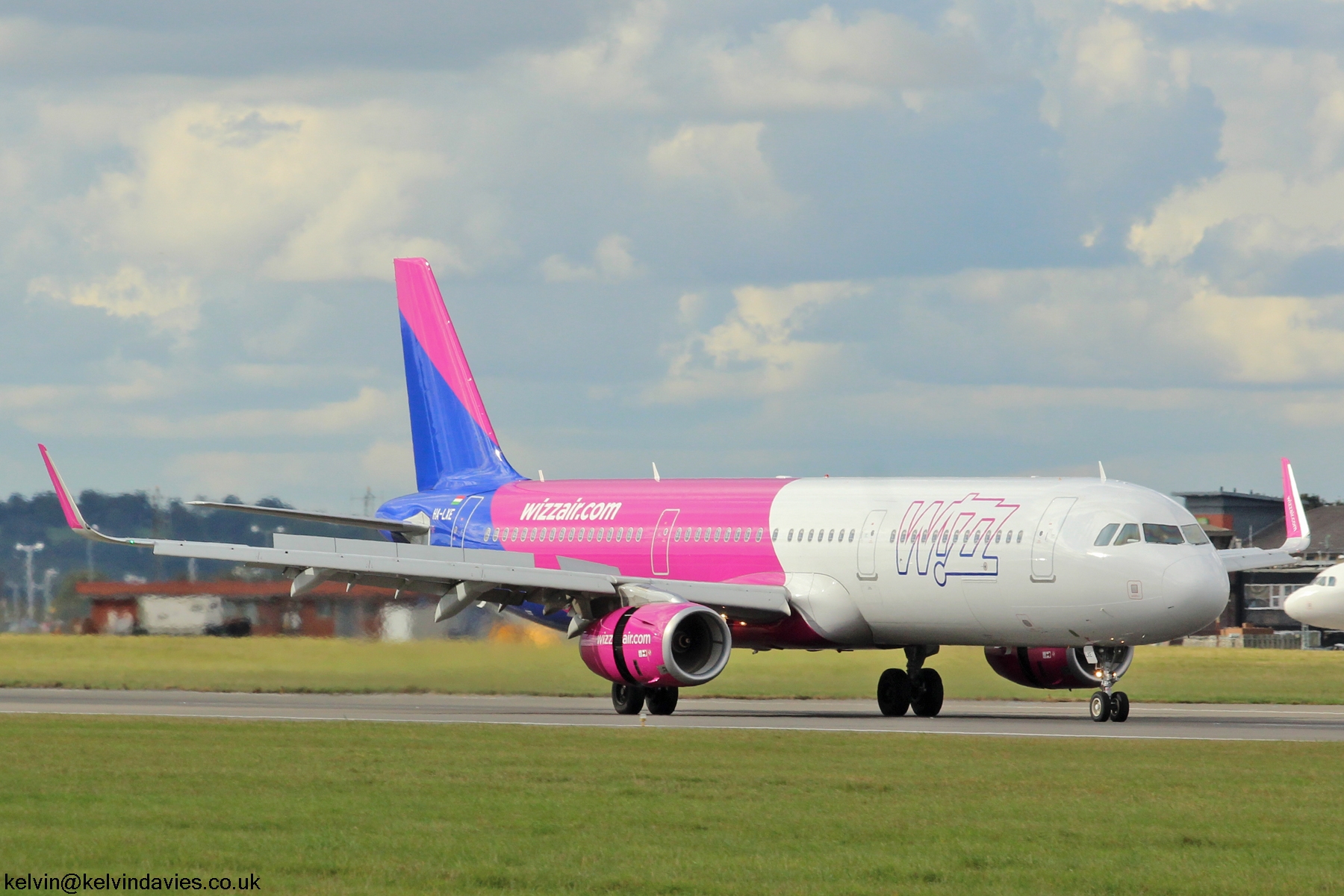 Wizz Air A321 HA-LXE